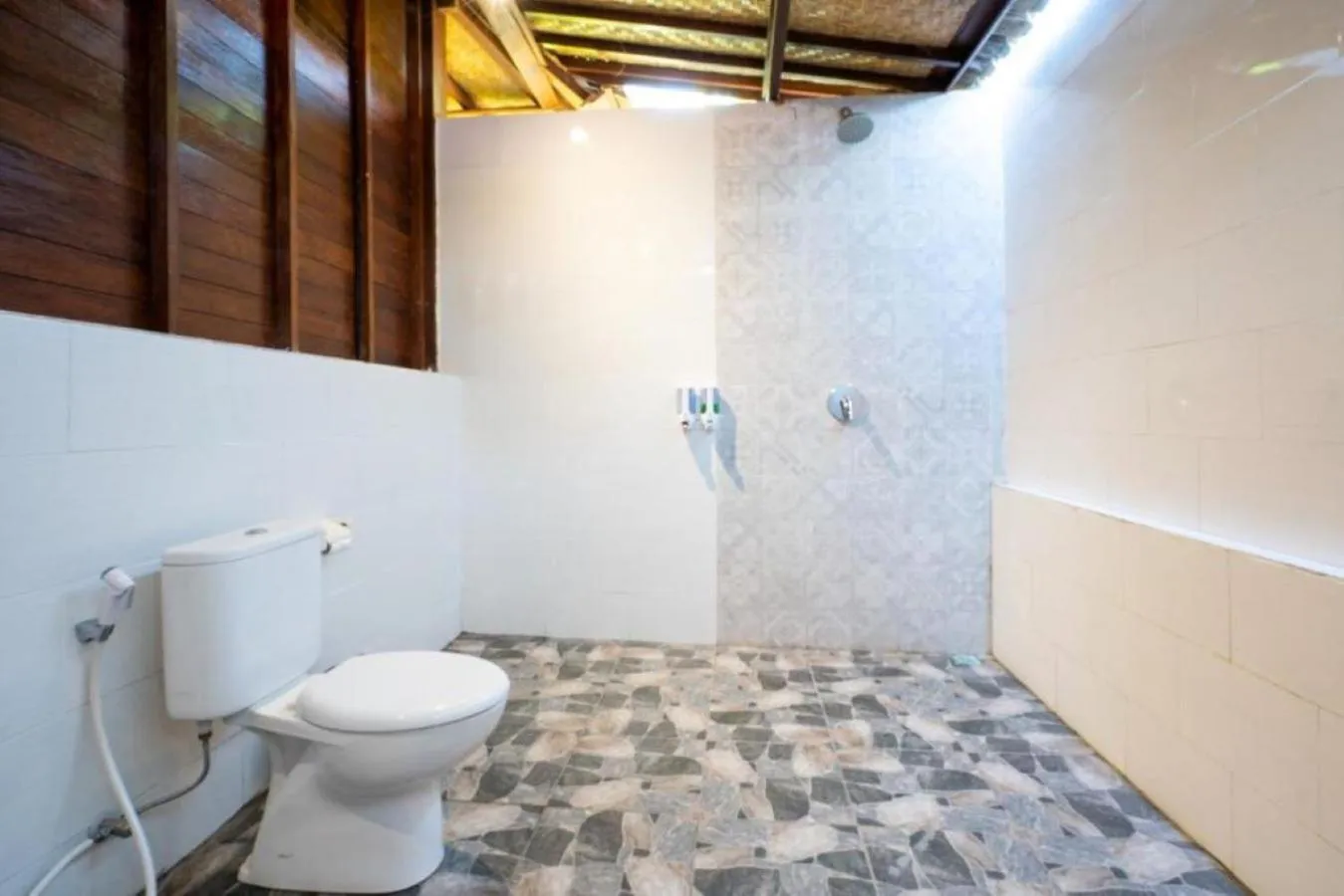 Bathroom in Karang Mesari Lembongan