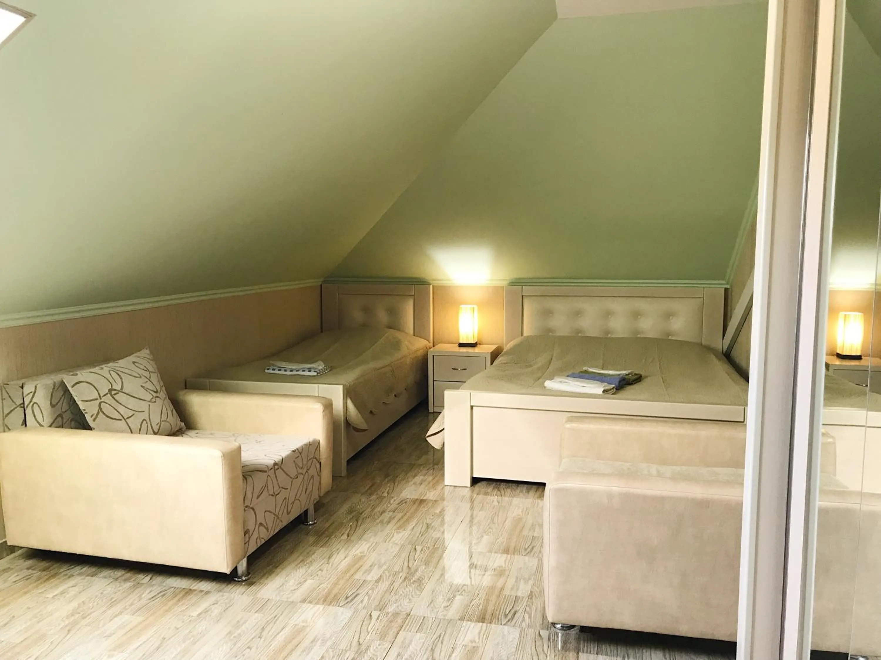 Comfort Triple Room in Hotel Aragvi