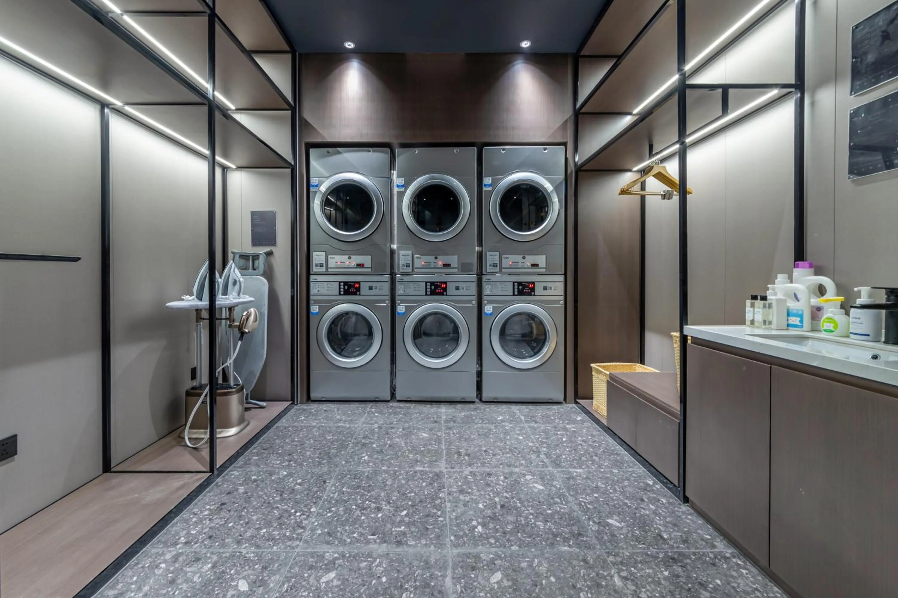 washing machine in Atour Hotel Changshu Yunshang Town Mocheng Avenue