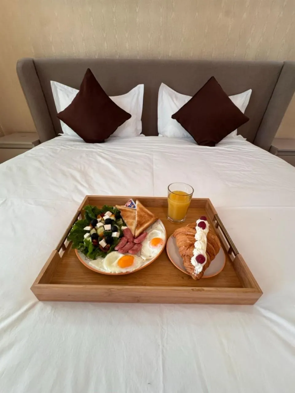 Breakfast, Bed in Apart Hotel 5