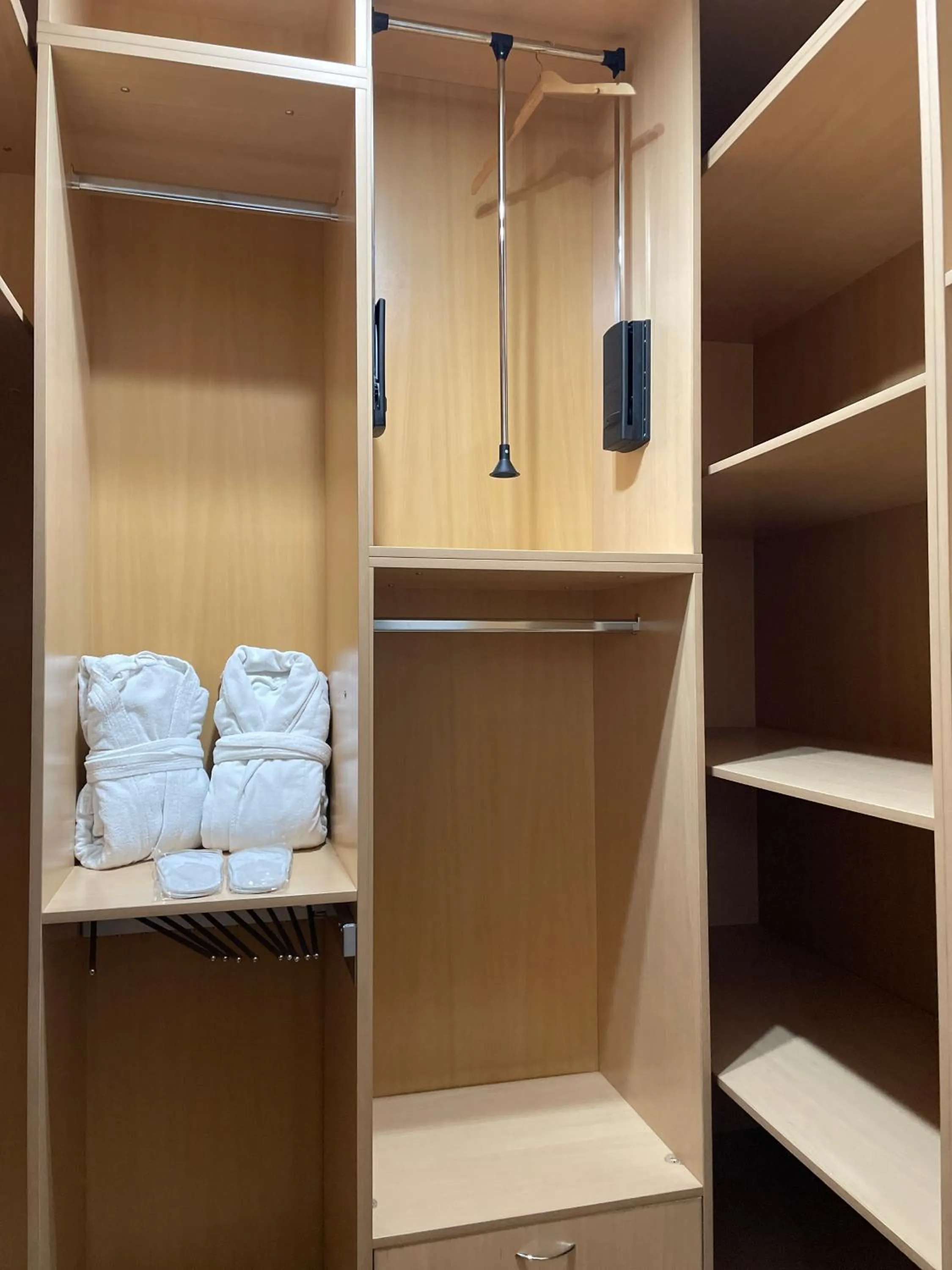 wardrobe in Apart Hotel 5