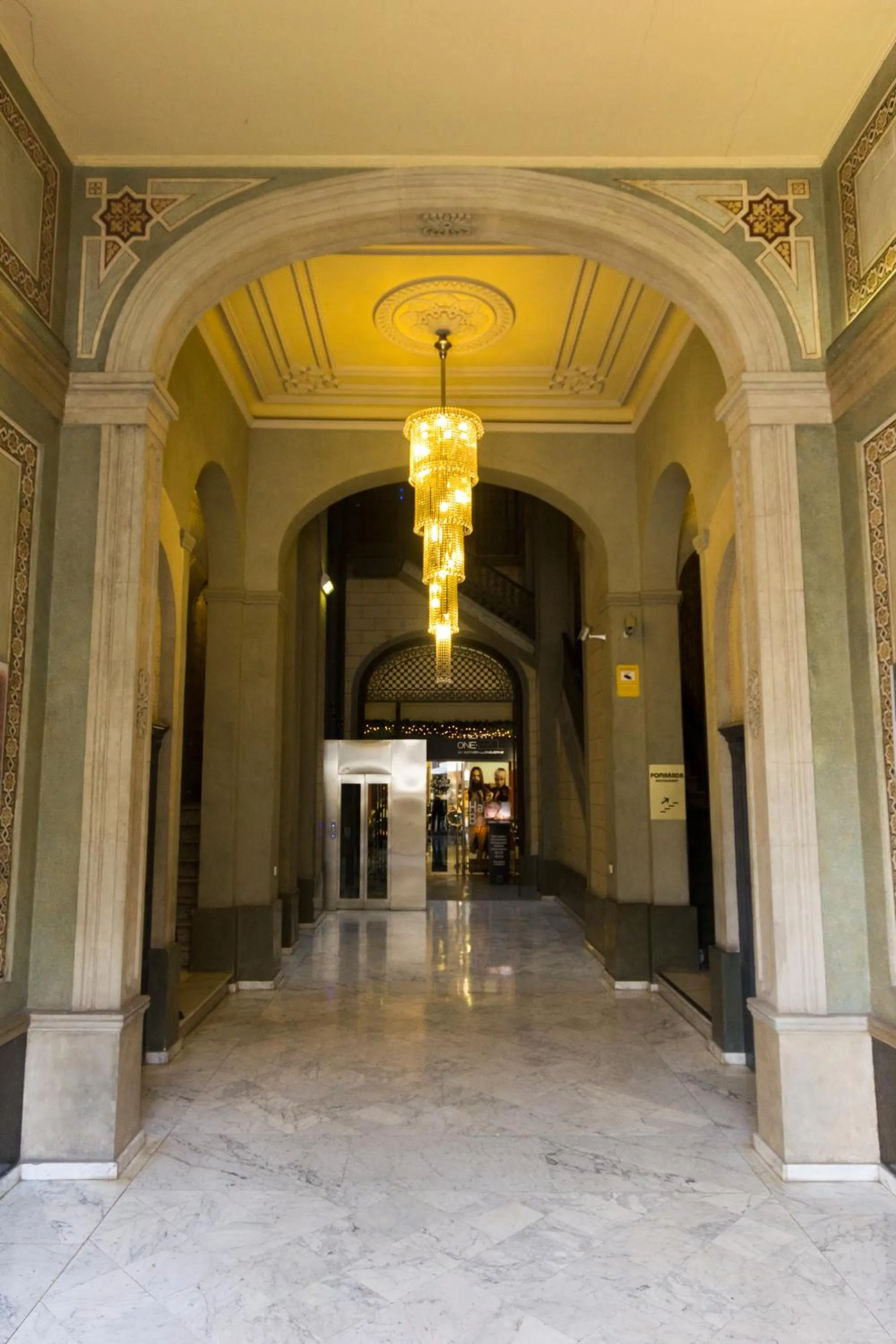 Facade/entrance in Hostalin Barcelona Passeig de Gracia