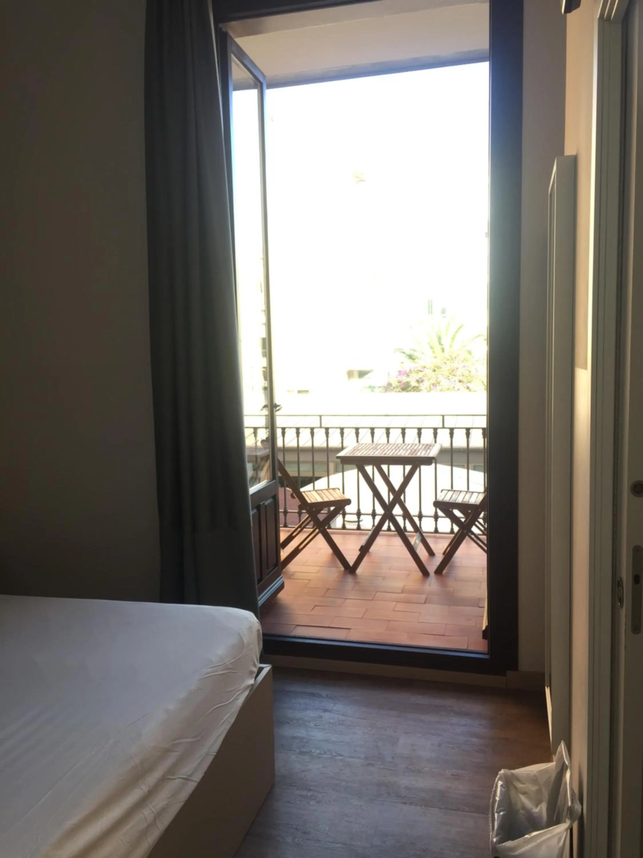 Photo of the whole room in Hostalin Barcelona Passeig de Gracia