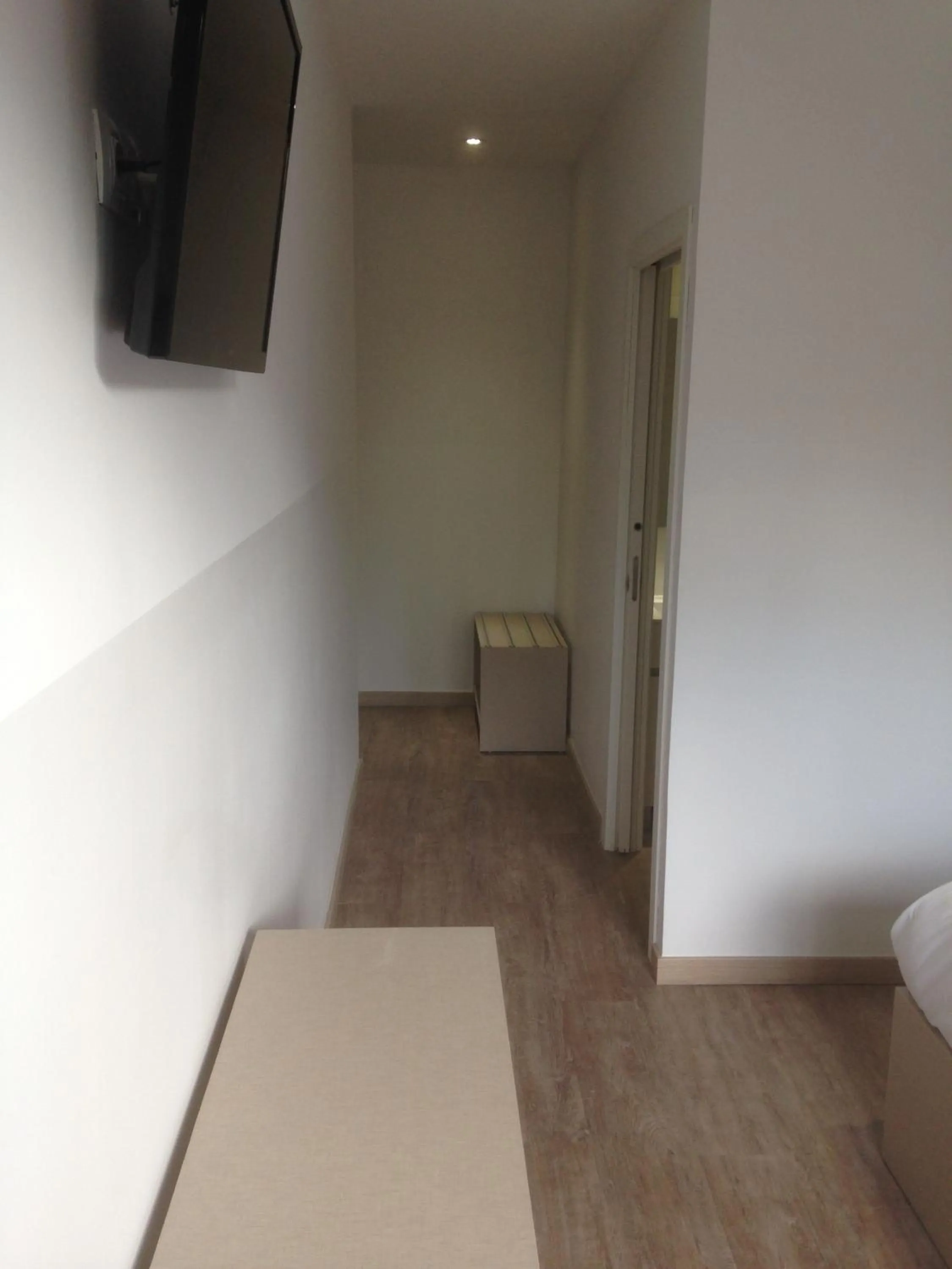 TV and multimedia in Hostalin Barcelona Passeig de Gracia