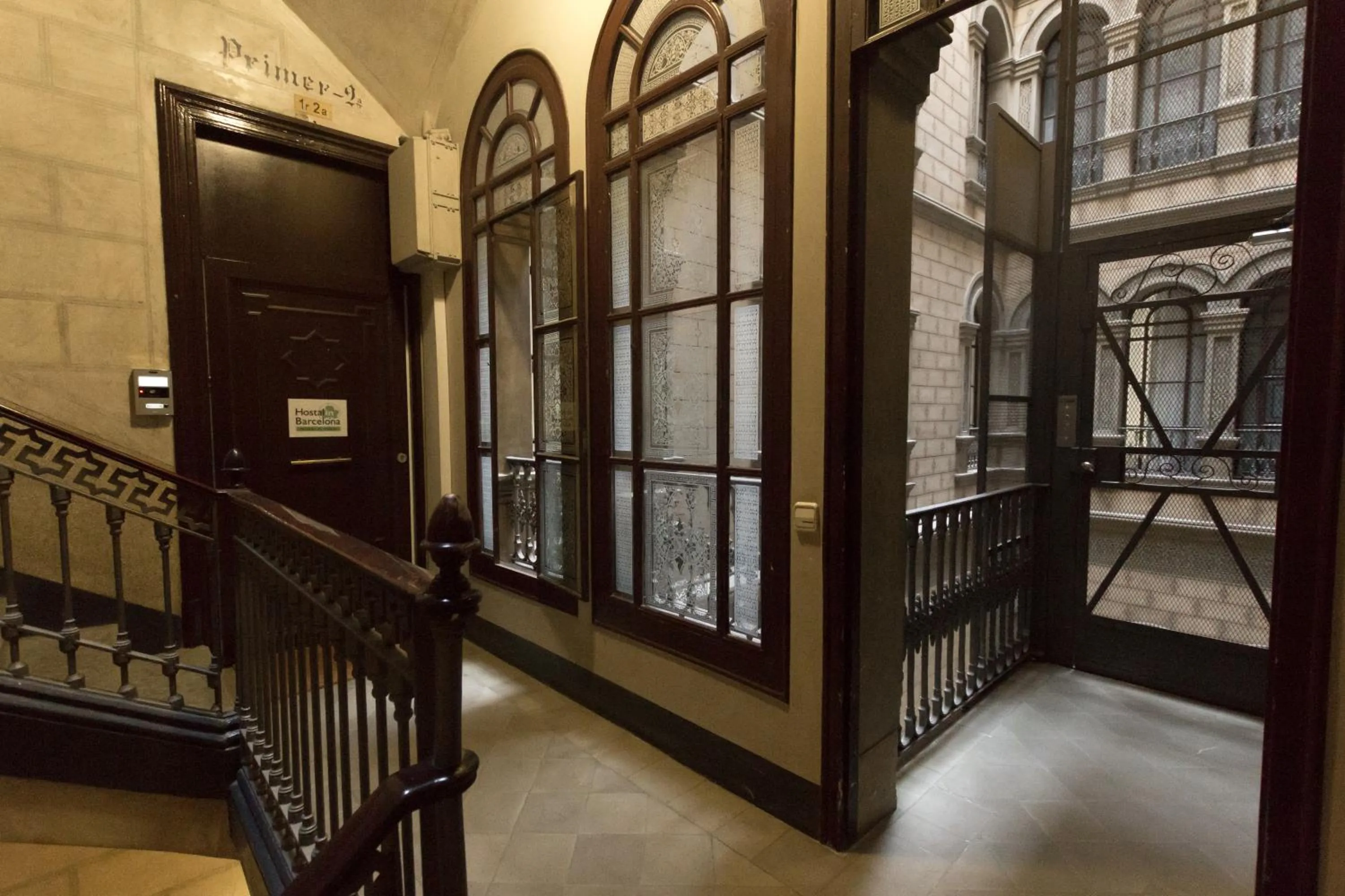 Facade/entrance in Hostalin Barcelona Passeig de Gracia