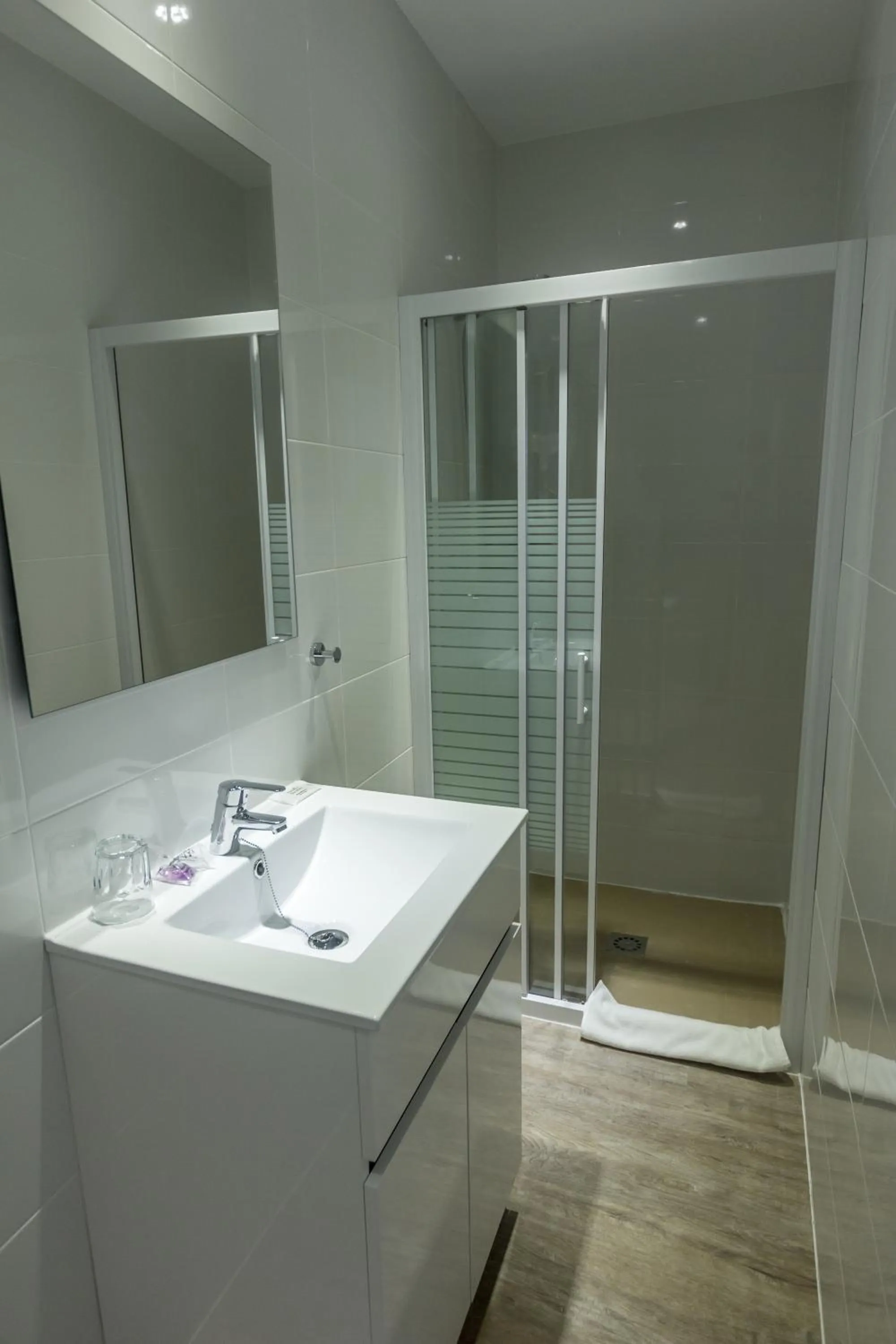 Toilet in Hostalin Barcelona Passeig de Gracia