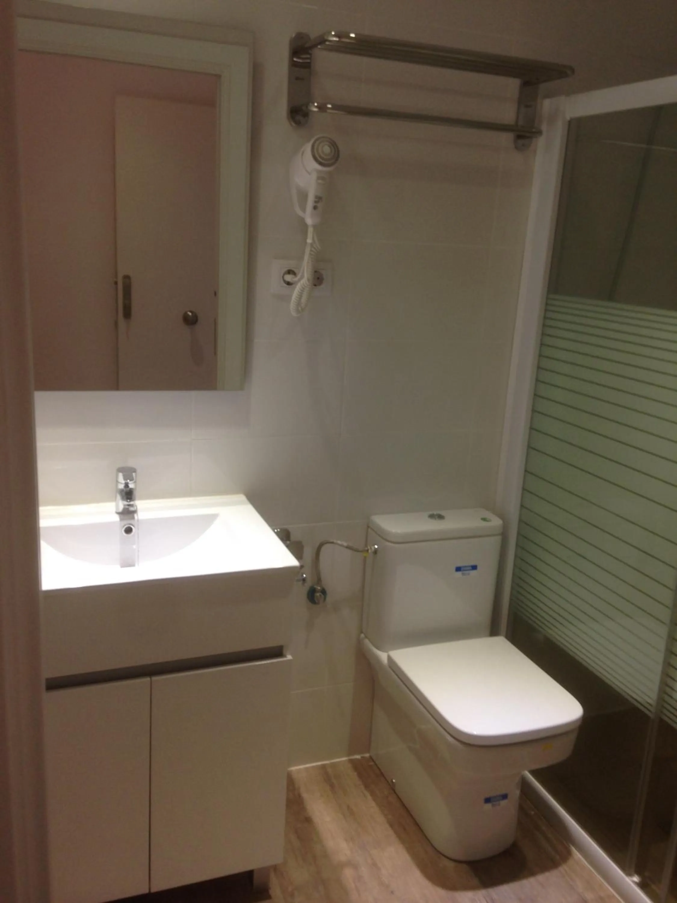 Toilet in Hostalin Barcelona Passeig de Gracia