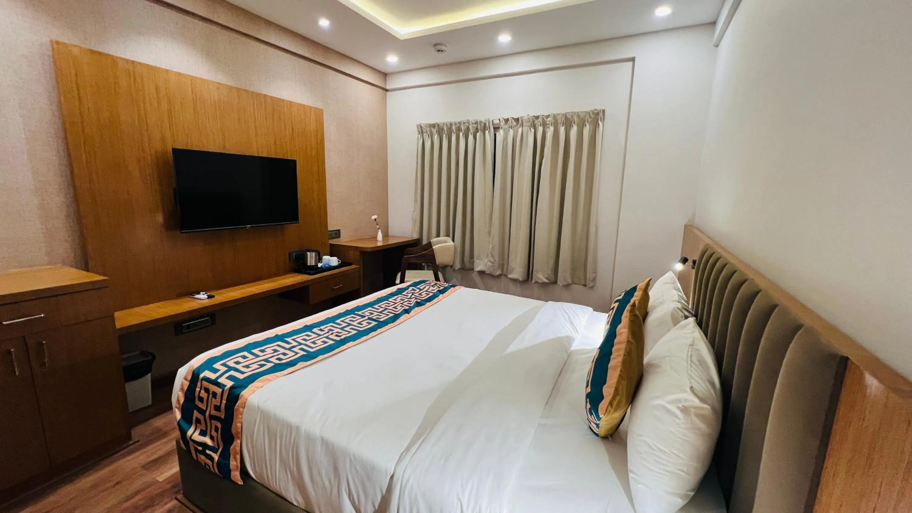 Communal lounge/ TV room in Hotel Aashraya