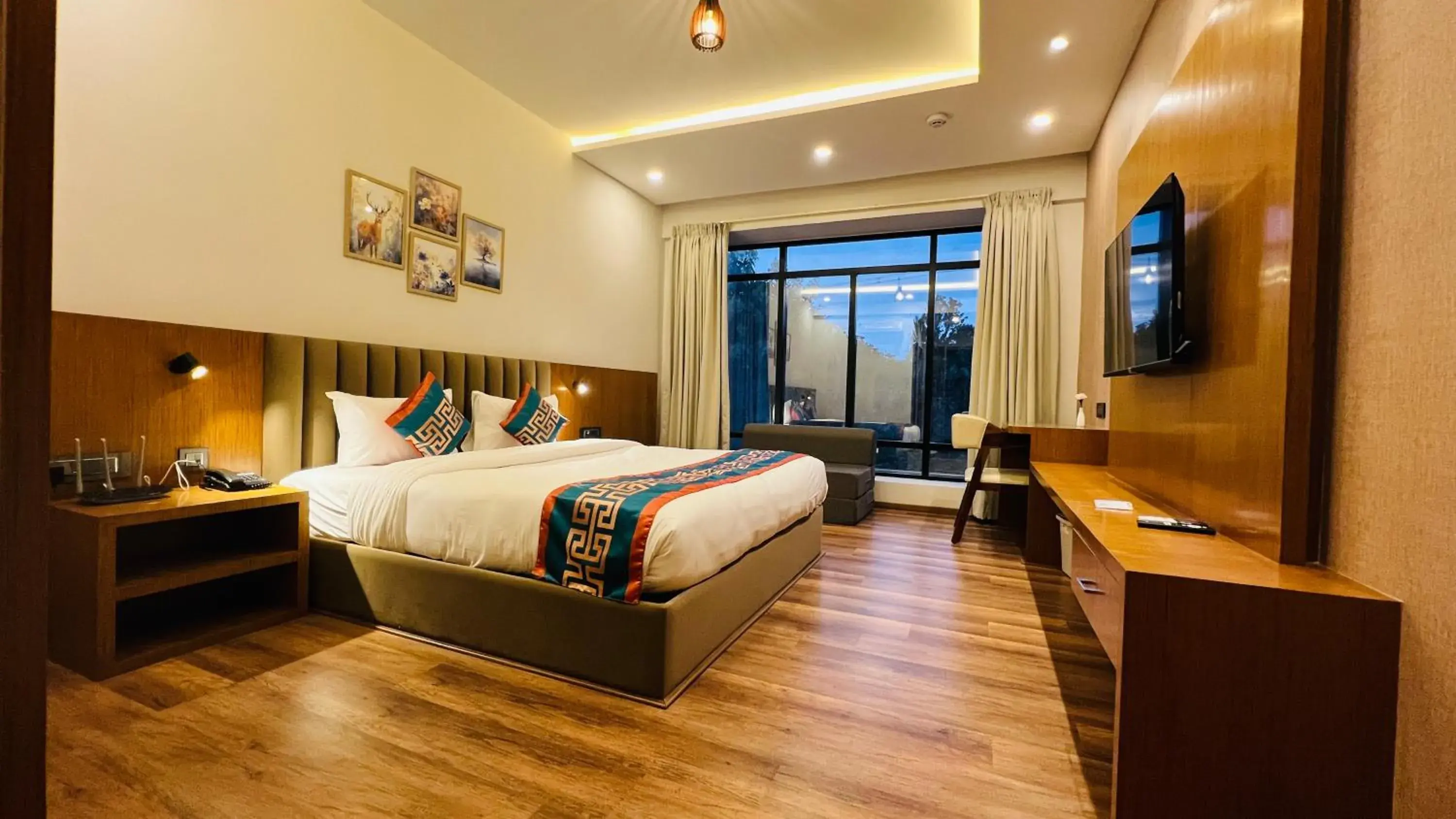 King Room with Garden View in Hotel Aashraya King Room with Garden View in Hotel Aashraya