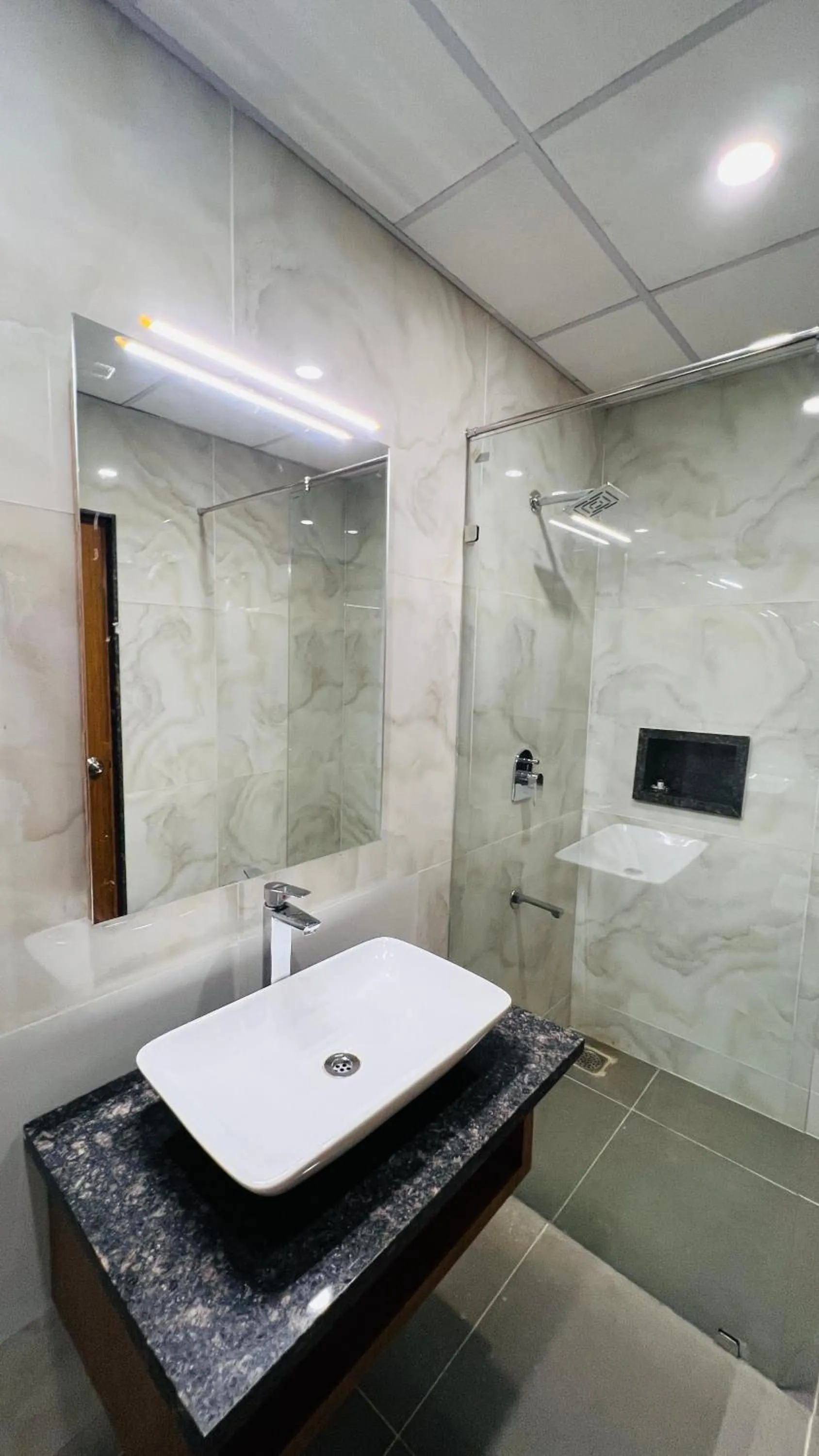 Shower in Hotel Aashraya