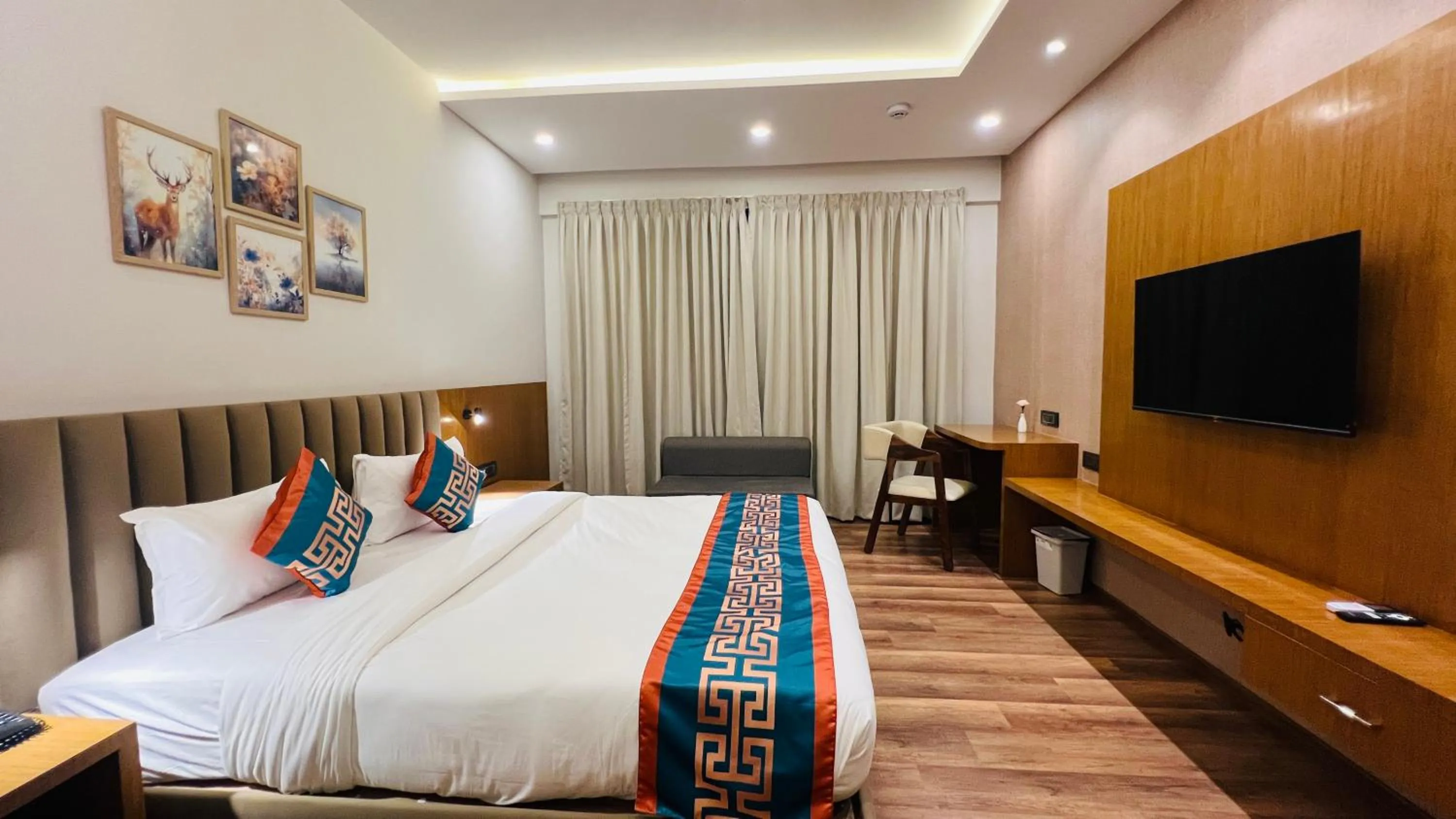 Bed in Hotel Aashraya