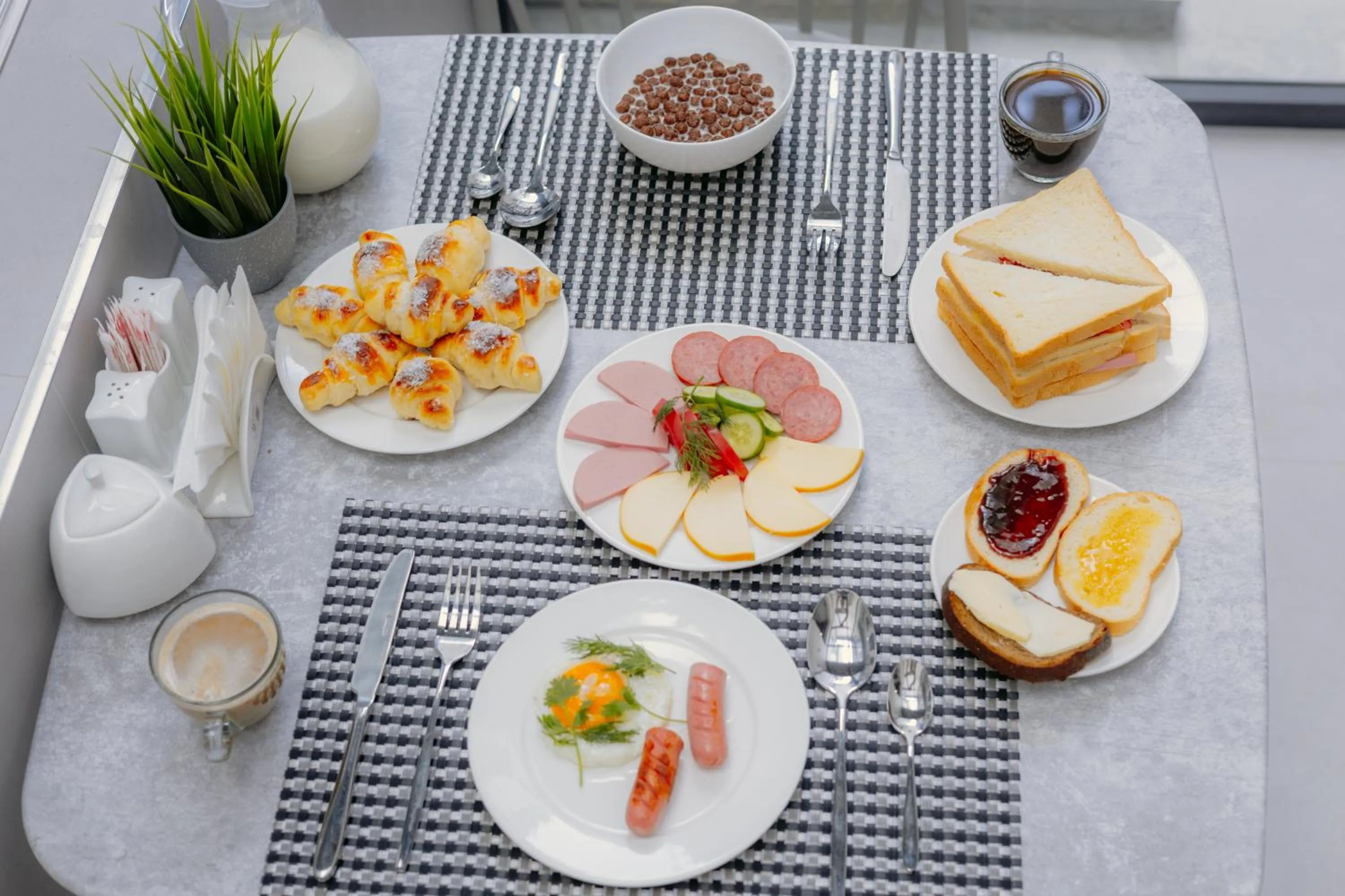 Food and drinks in SADI Hotel