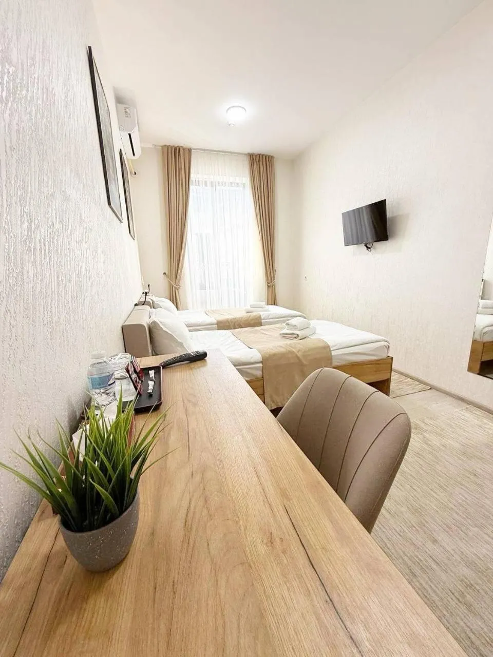 Communal lounge/ TV room, Bed in SADI Hotel