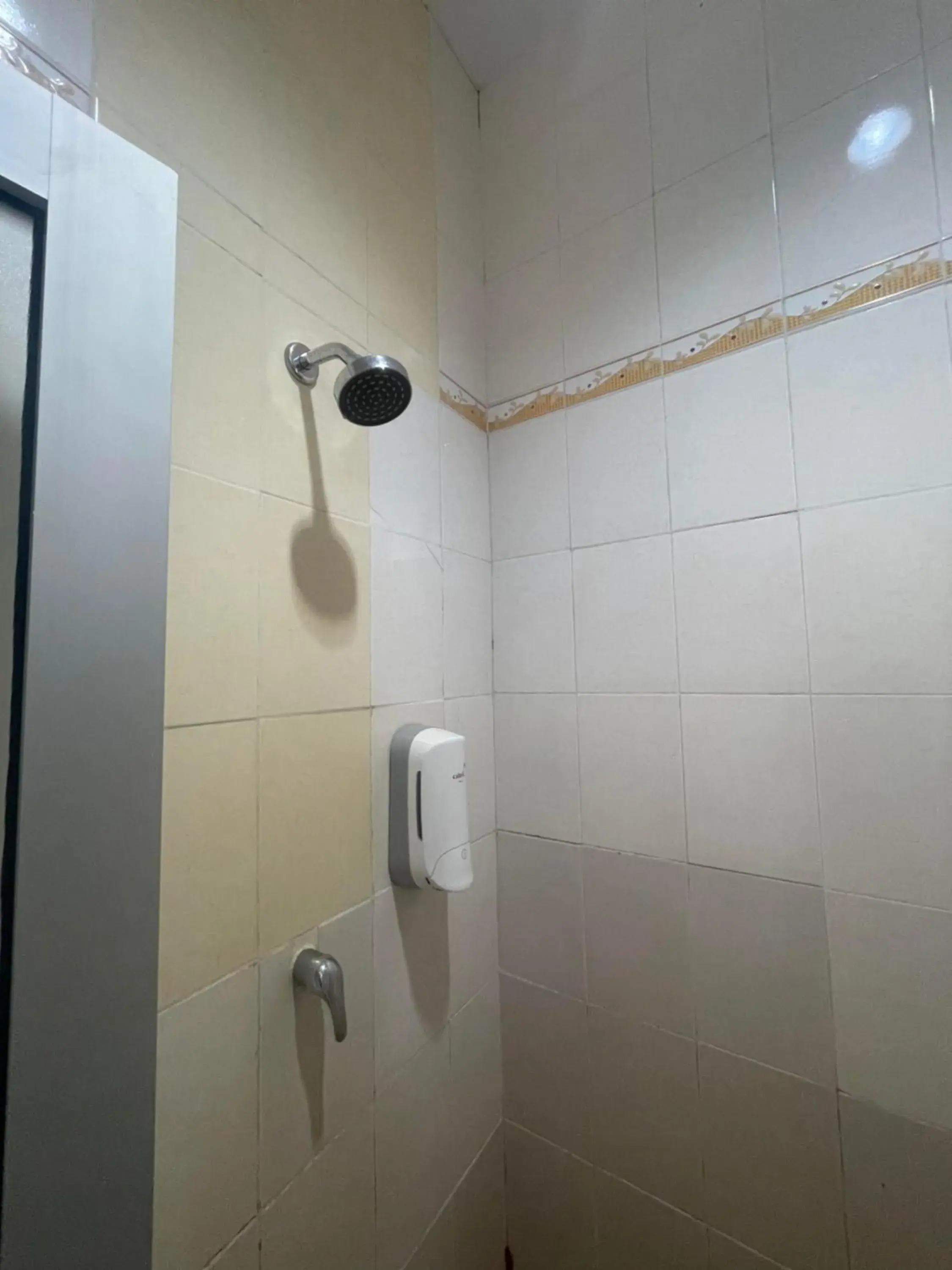 Shower in Baloi View Apartment Shower in Baloi View Apartment