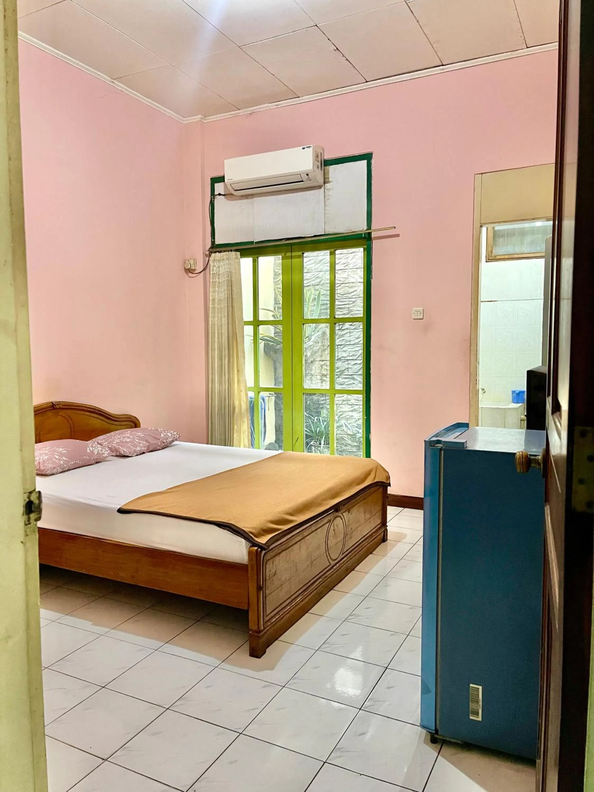 Bedroom, Bed in Hotel Tirtonadi Permai