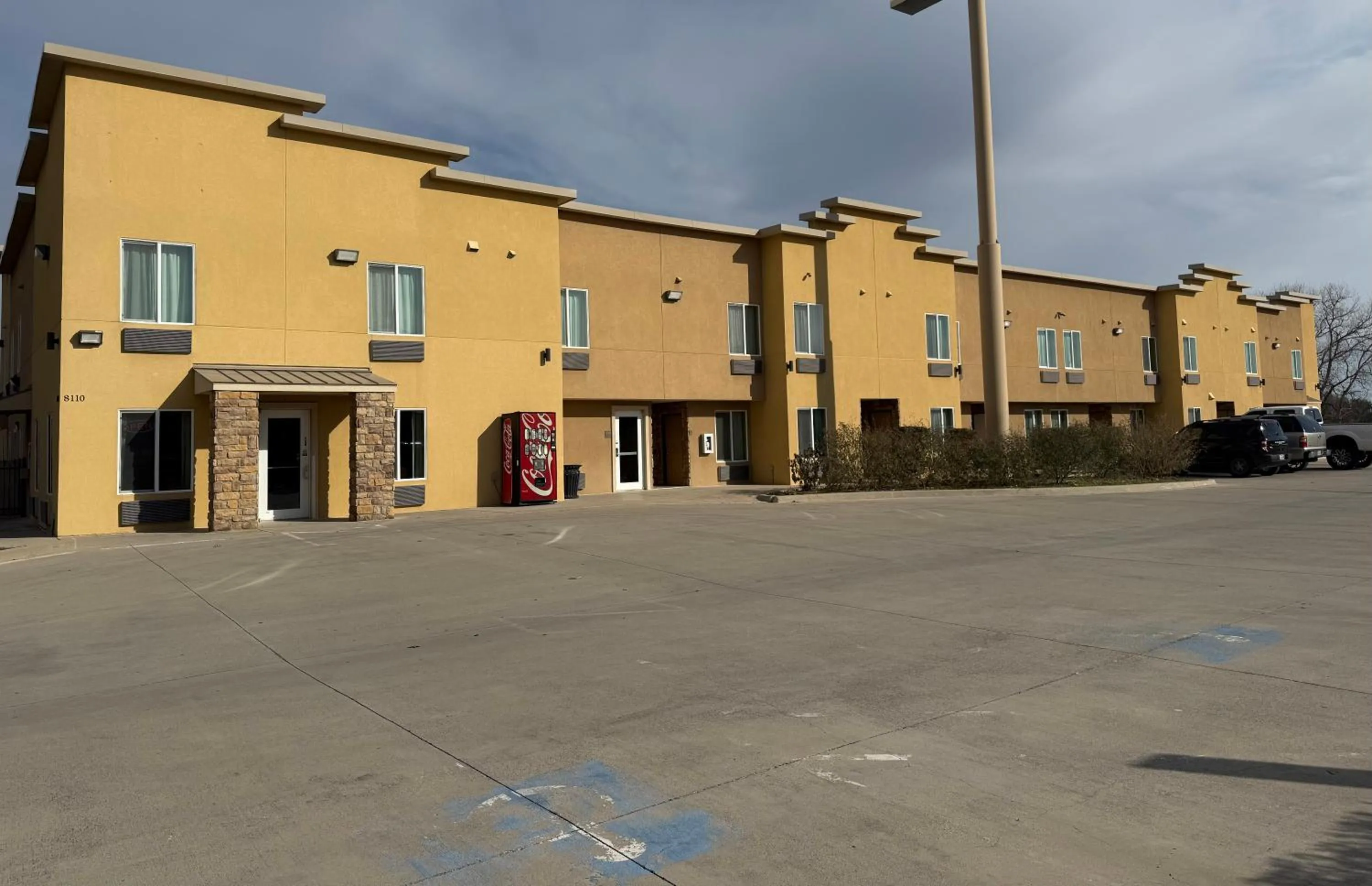Parking in West Worth Inn & Suites White Settlement