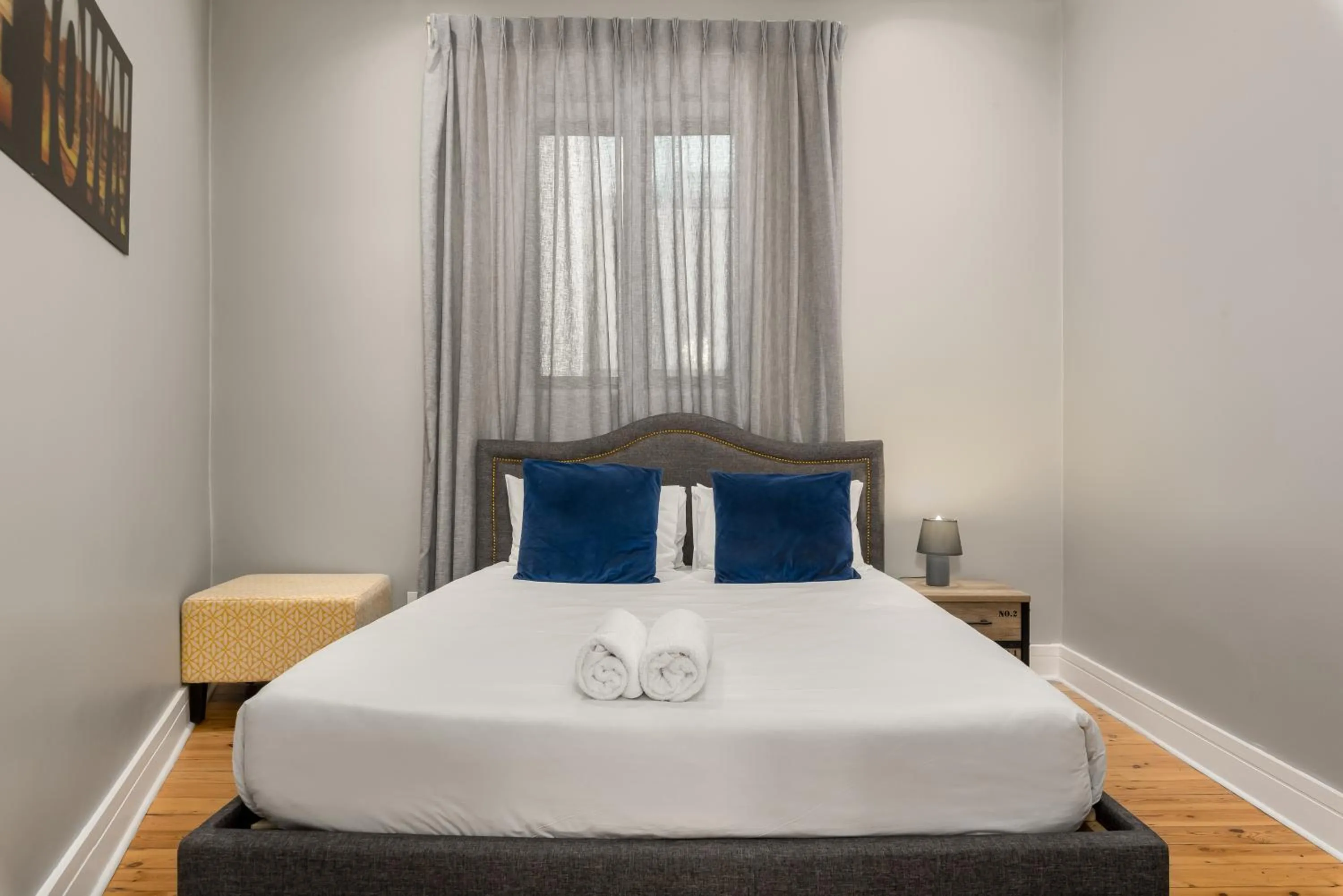 Bed in Warwick Mansions 11