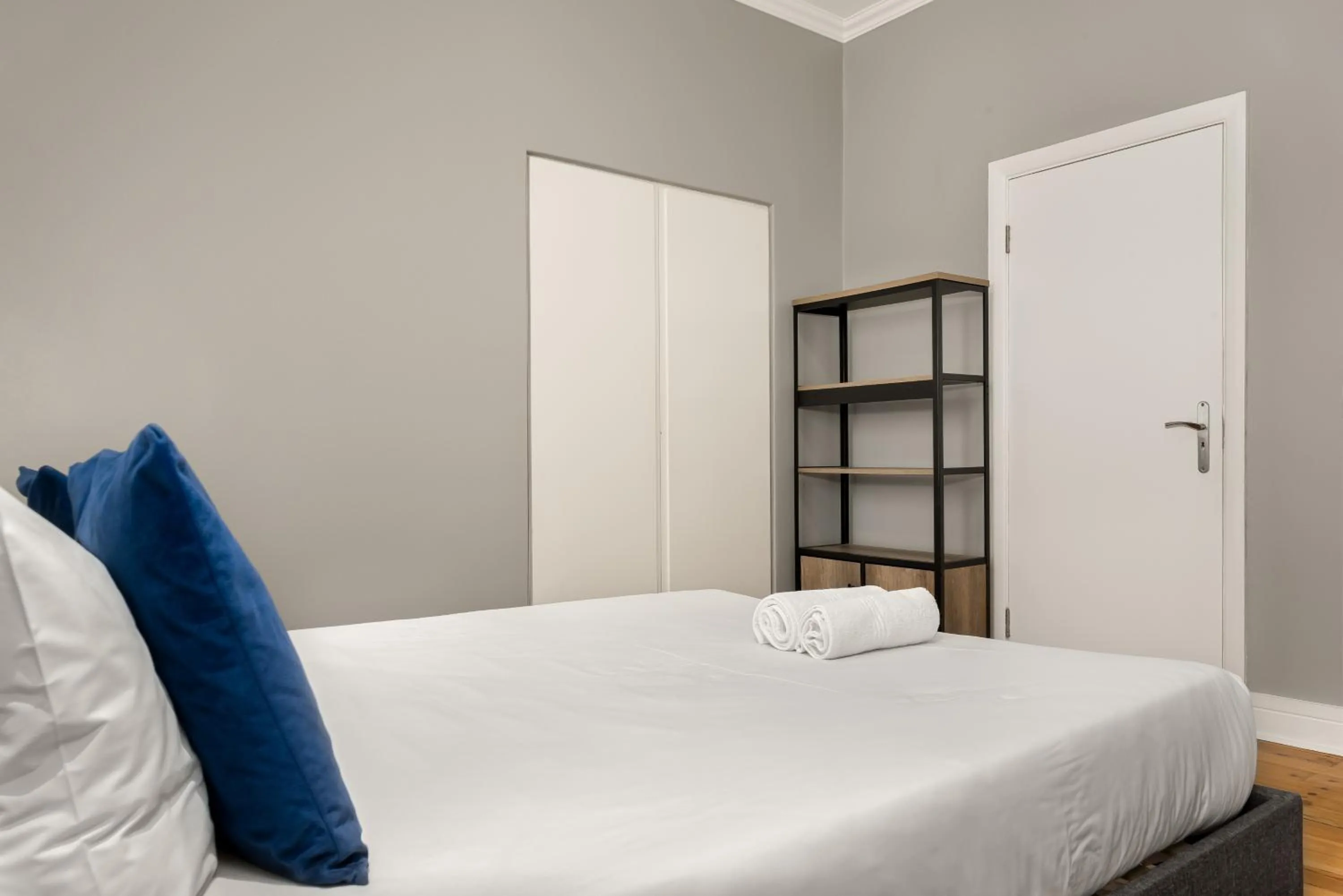 Bed in Warwick Mansions 11