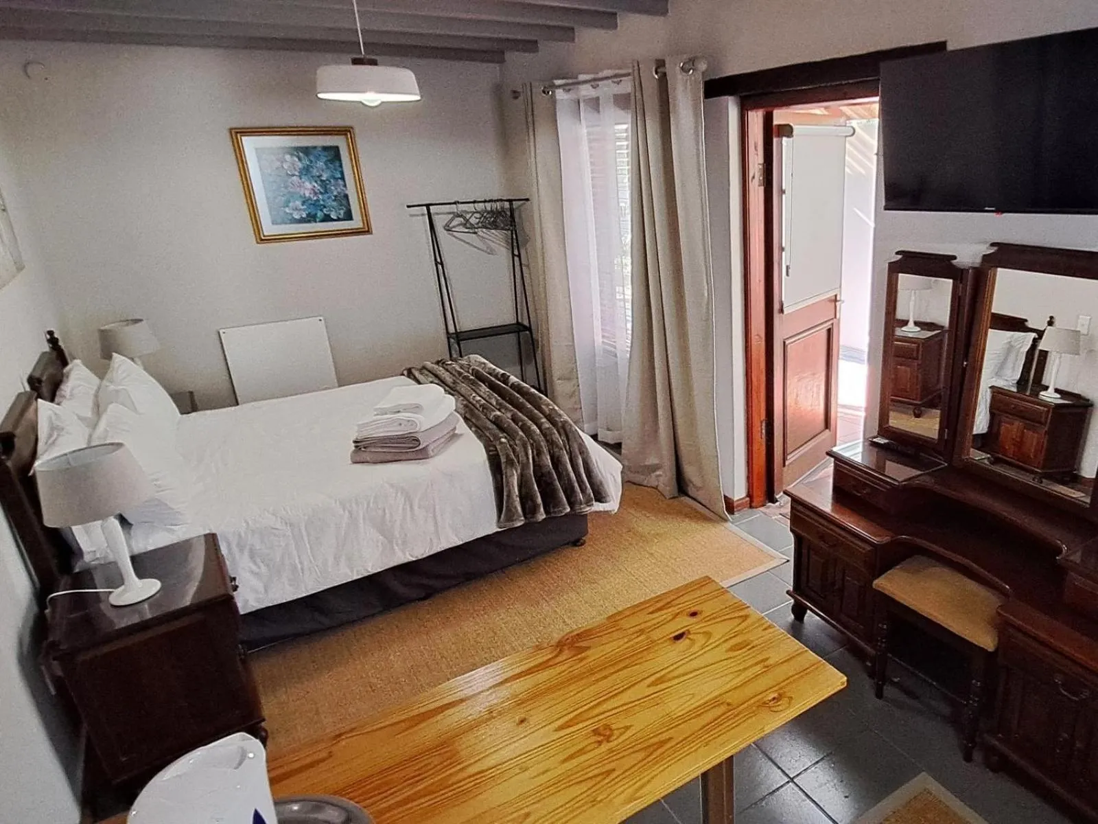 Photo of the whole room, Bed in Grace Walk Guest House