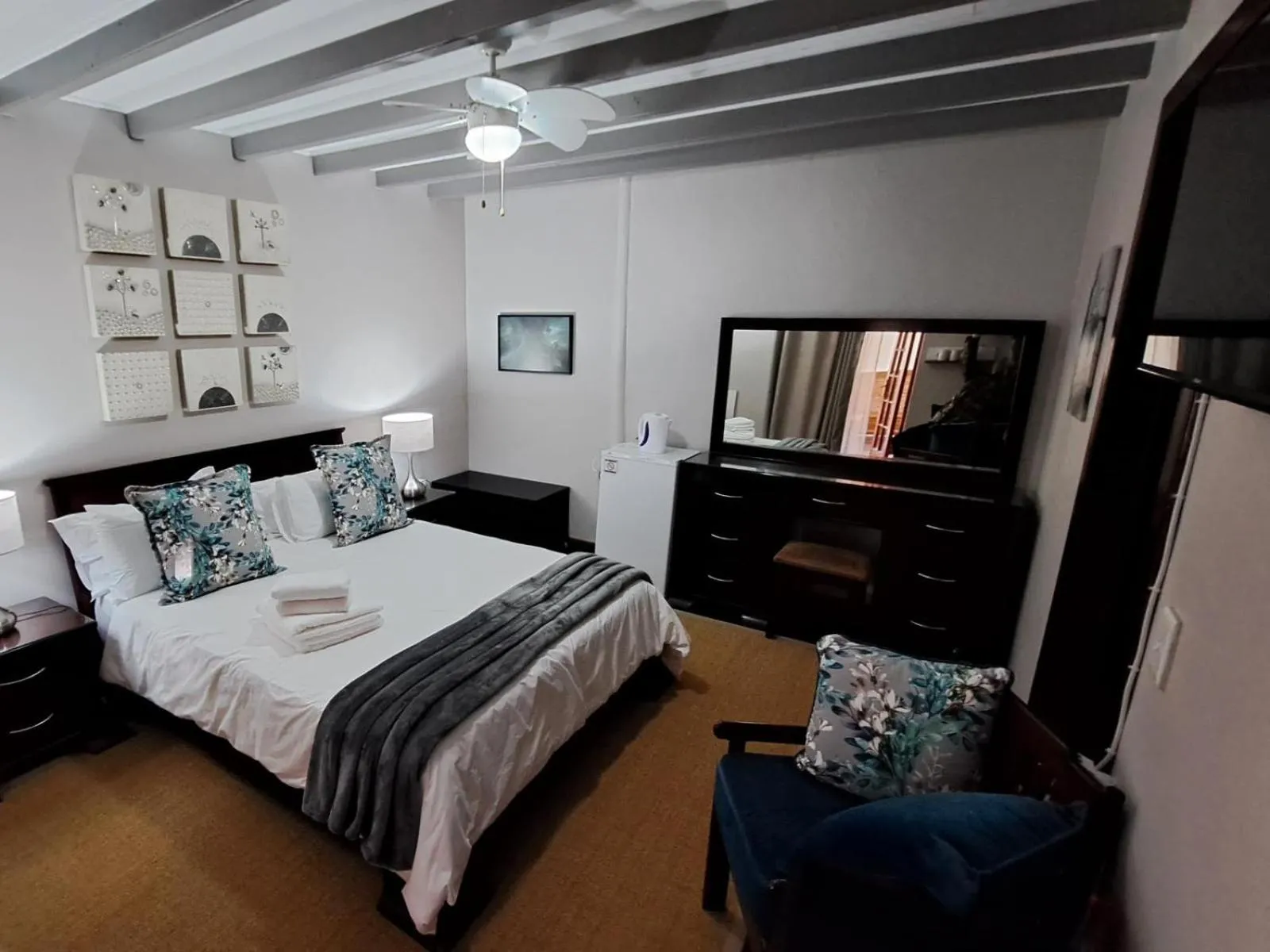 Photo of the whole room, Bed in Grace Walk Guest House