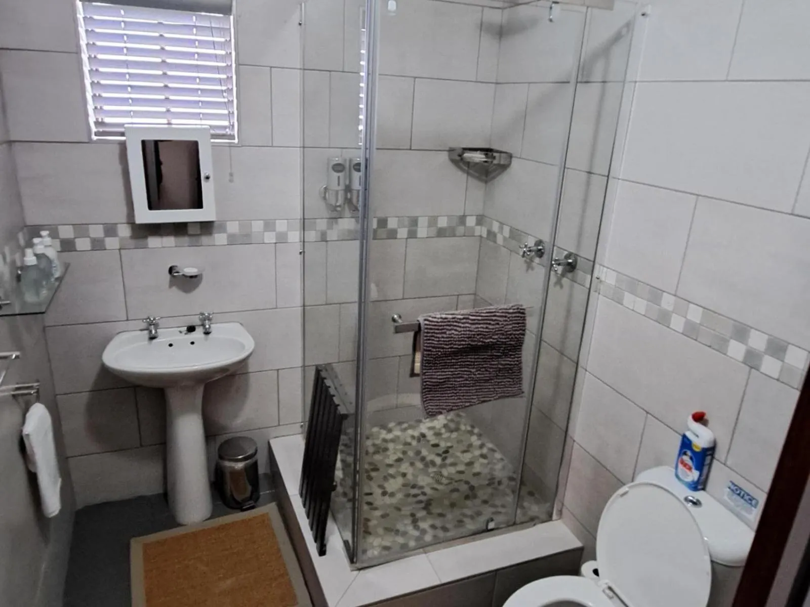 Shower in Grace Walk Guest House