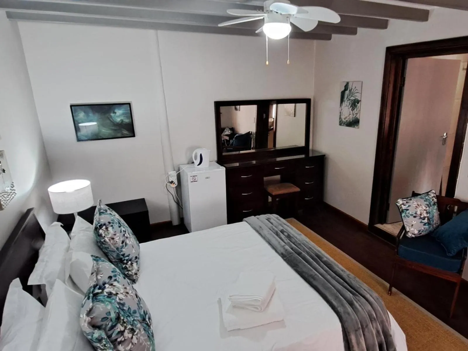Photo of the whole room, Bed in Grace Walk Guest House