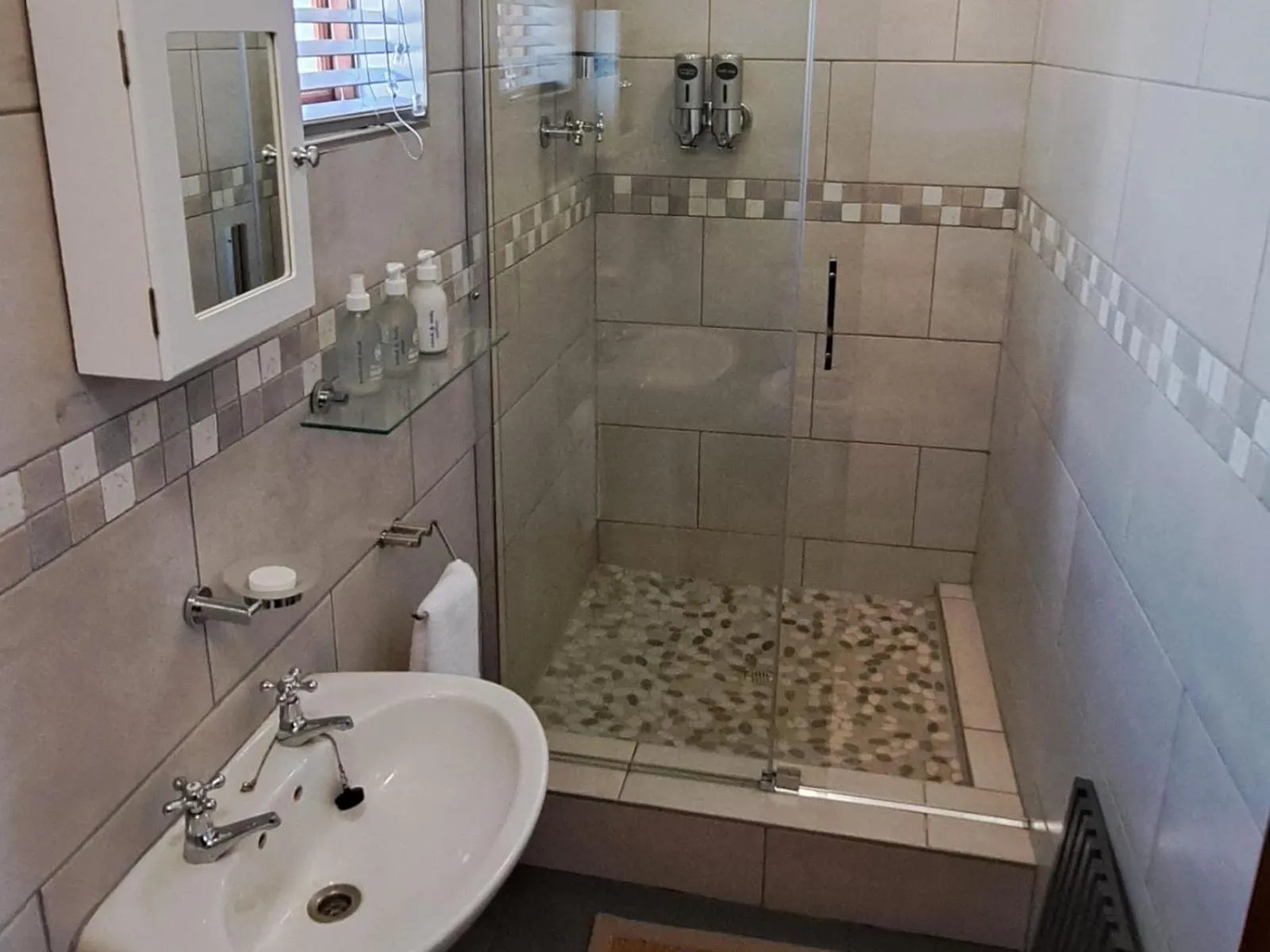 Shower in Grace Walk Guest House