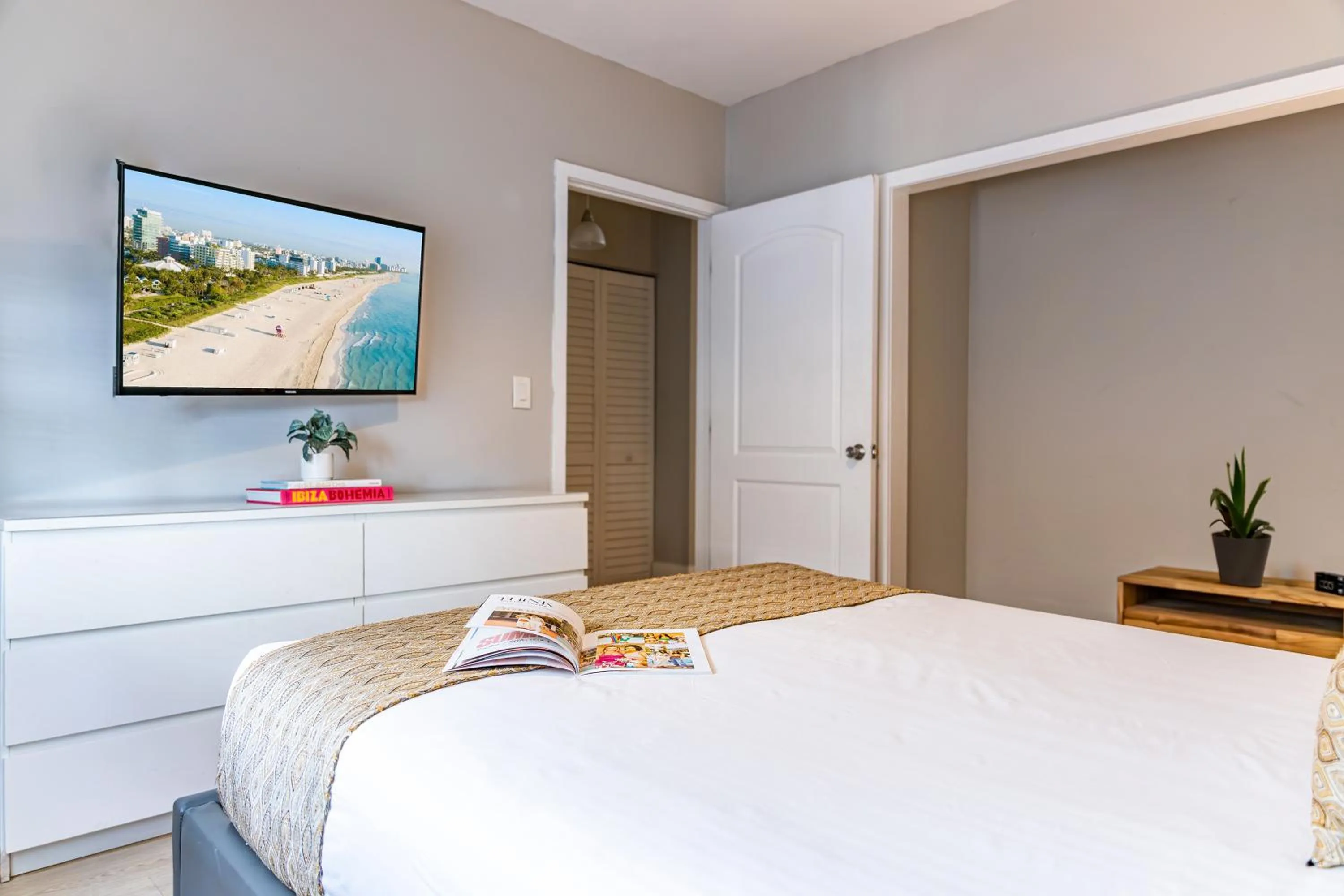 Bed in Beachside All Suites Hotel