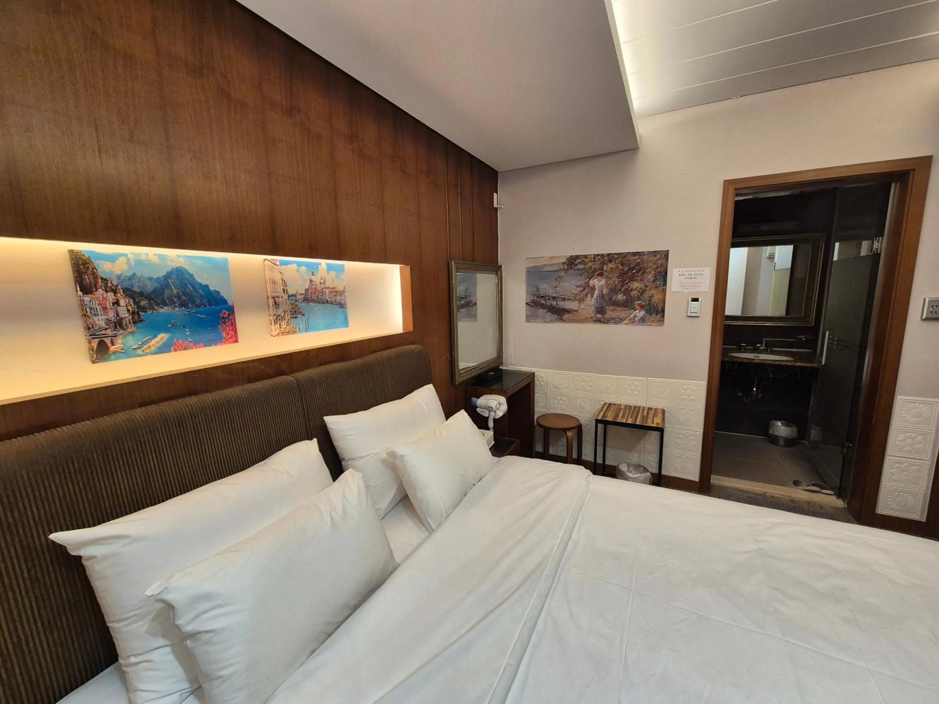 Bed in New Day Hotel Gangnam