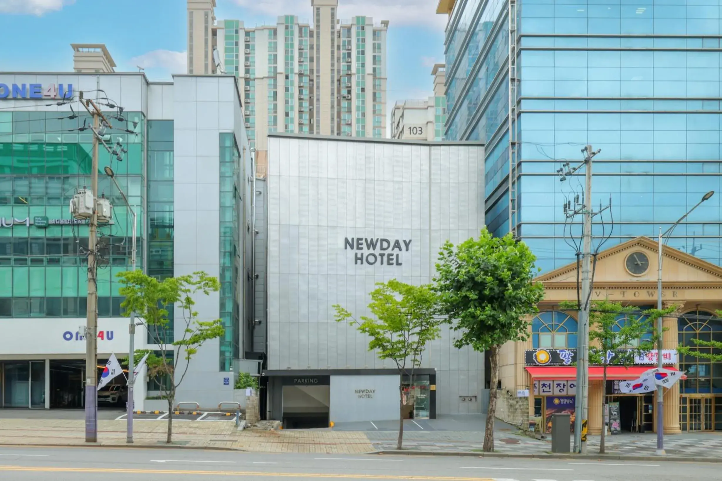 Property building in New Day Hotel Gangnam Property building in New Day Hotel Gangnam