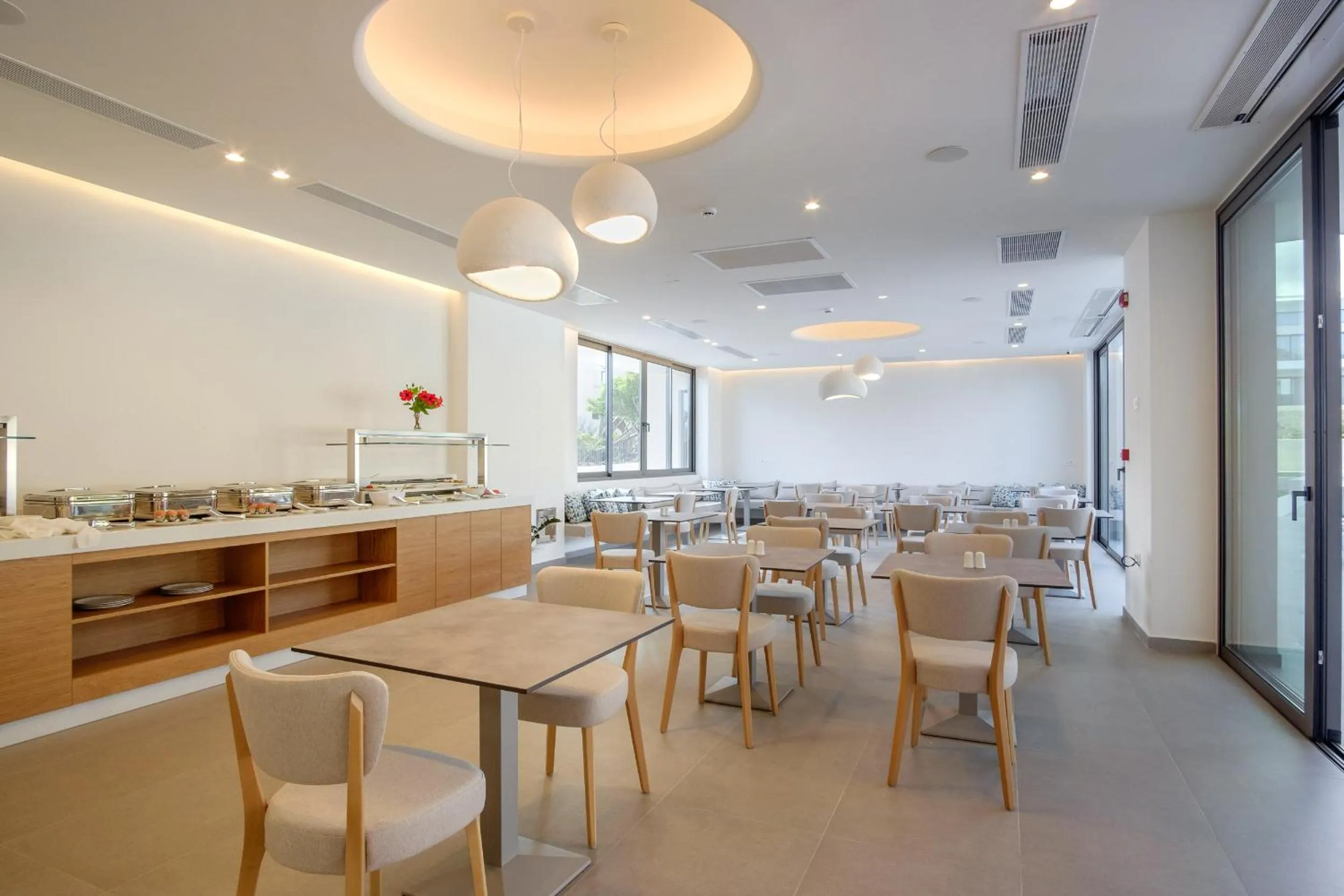 Restaurant/places to eat in Phos Hotel Adults Only