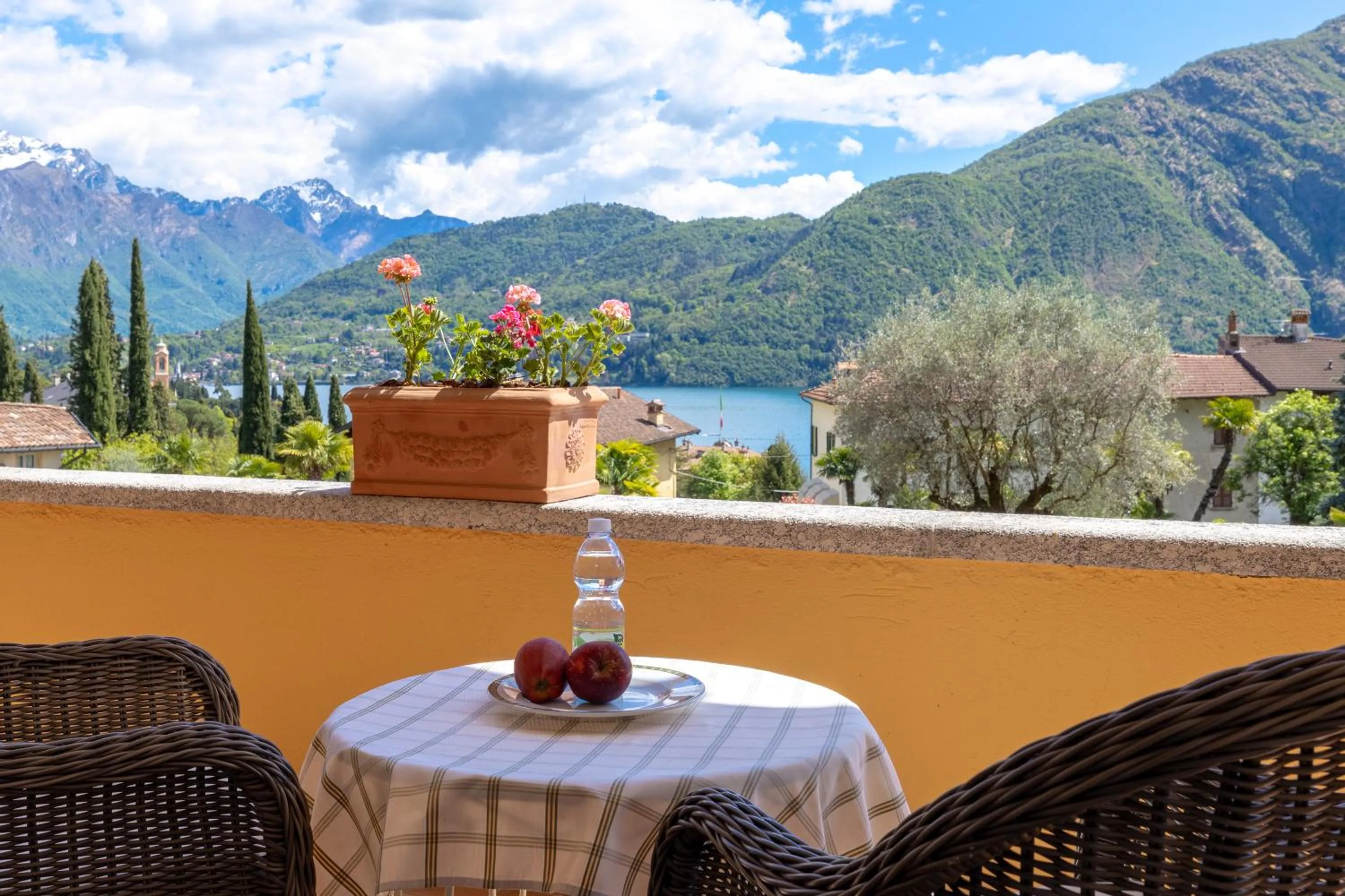 Lake view in Albergo Villa Edy