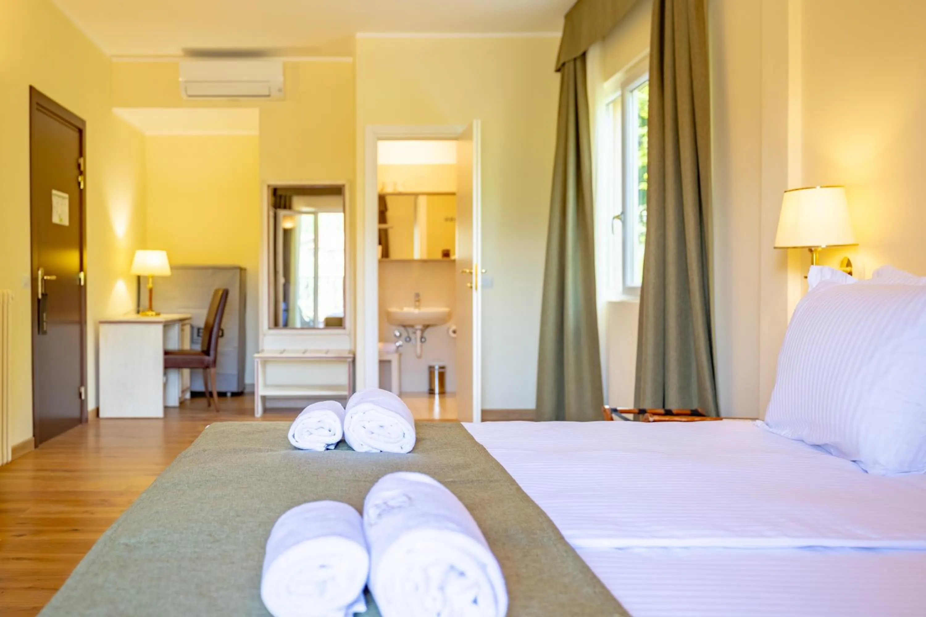 Bedroom, Bed in Albergo Villa Edy