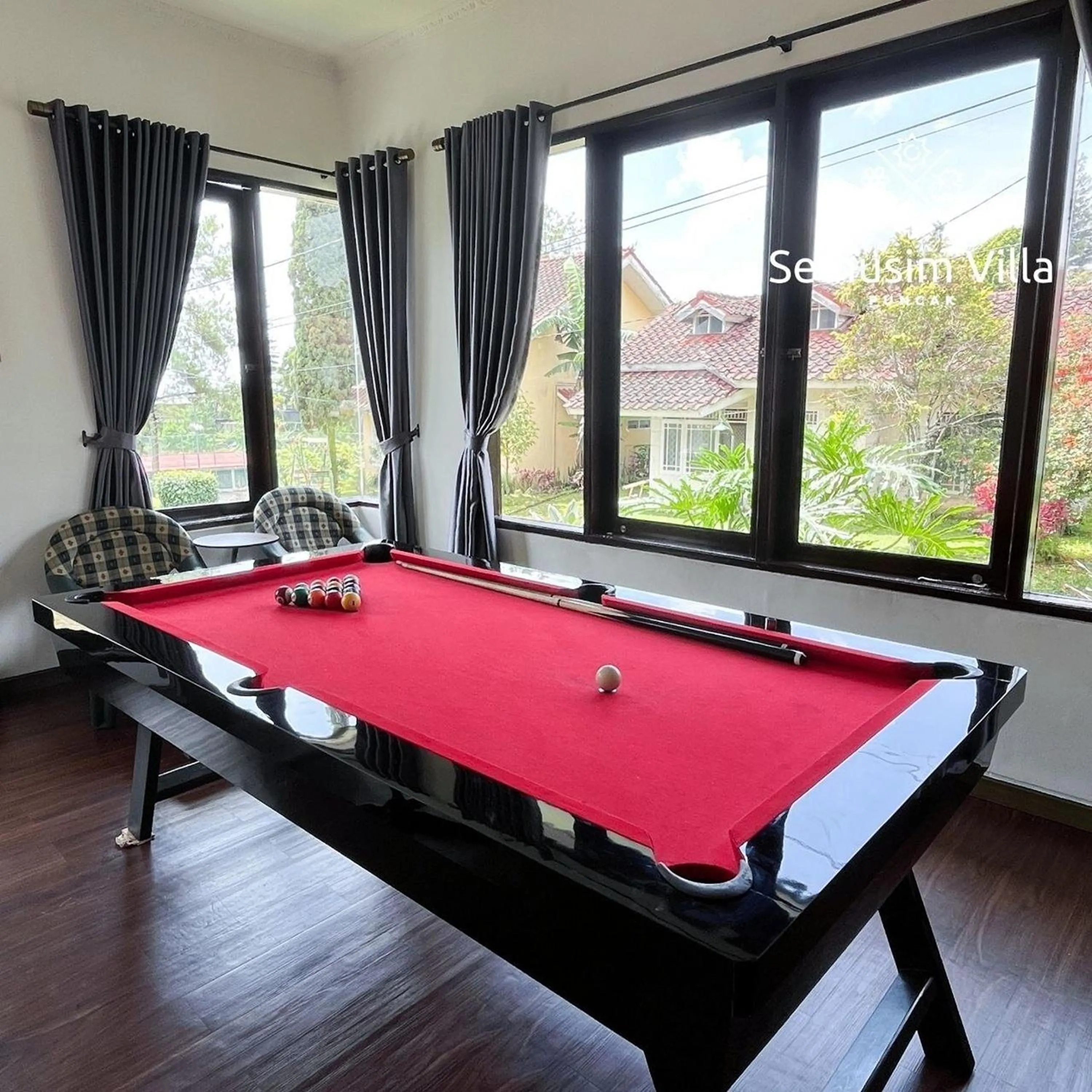 Billiard in Sierra by Semusim Villa