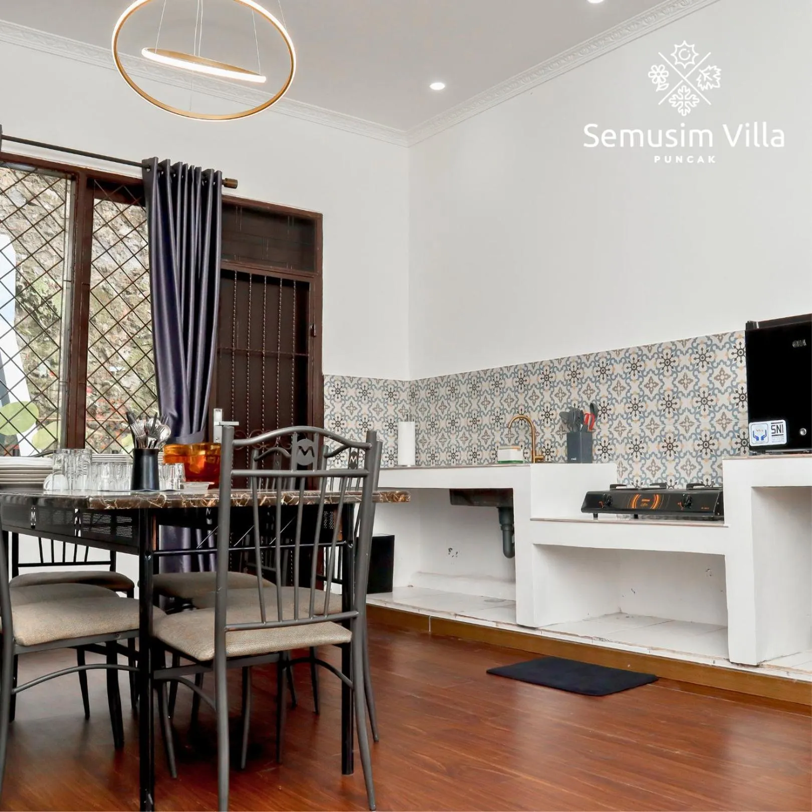 kitchen in Sierra by Semusim Villa