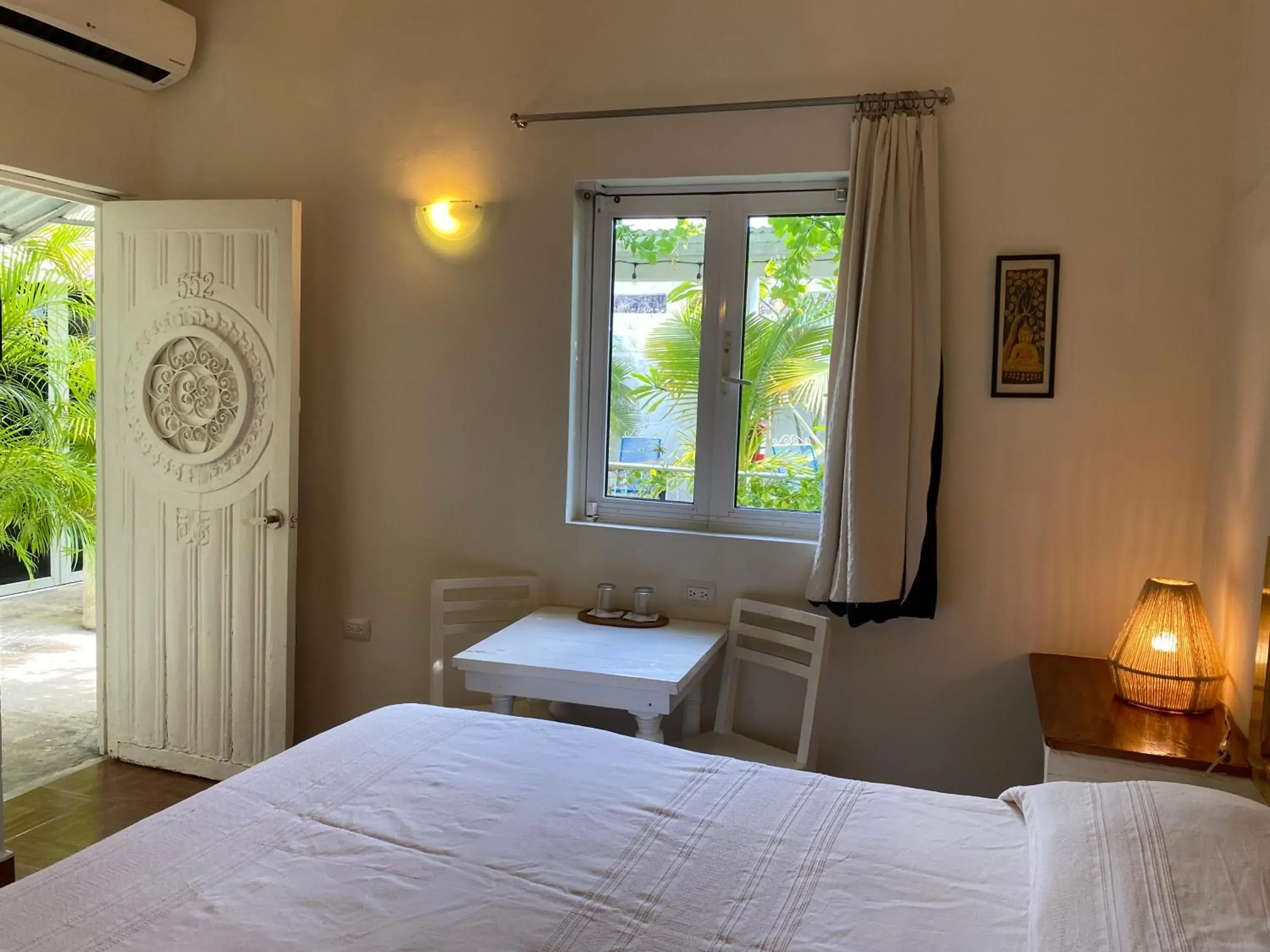 Queen Room with Patio View in Hotel La Piazzetta Queen Room with Patio View in Hotel La Piazzetta