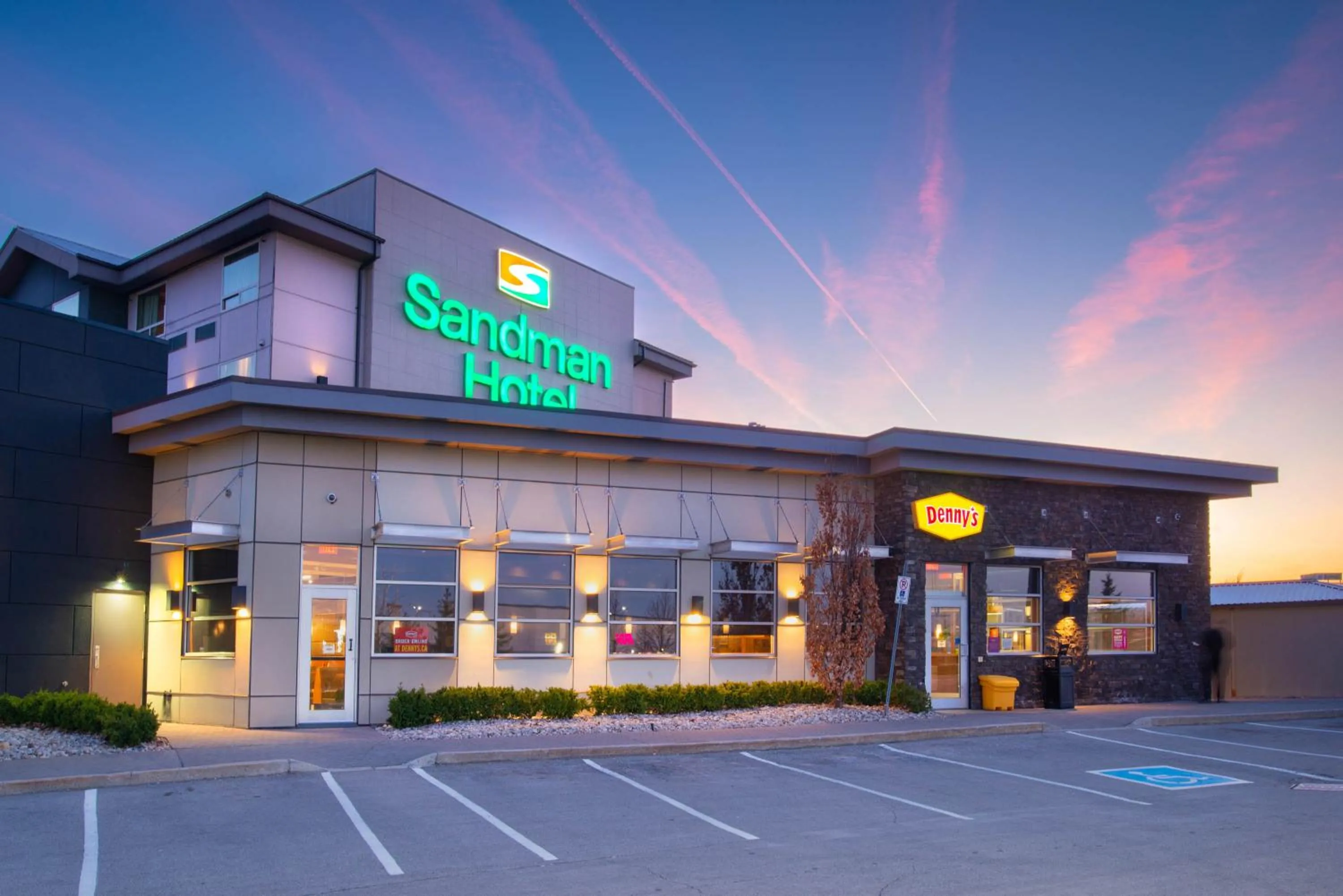 Restaurant/places to eat in Sandman Hotel Oakville