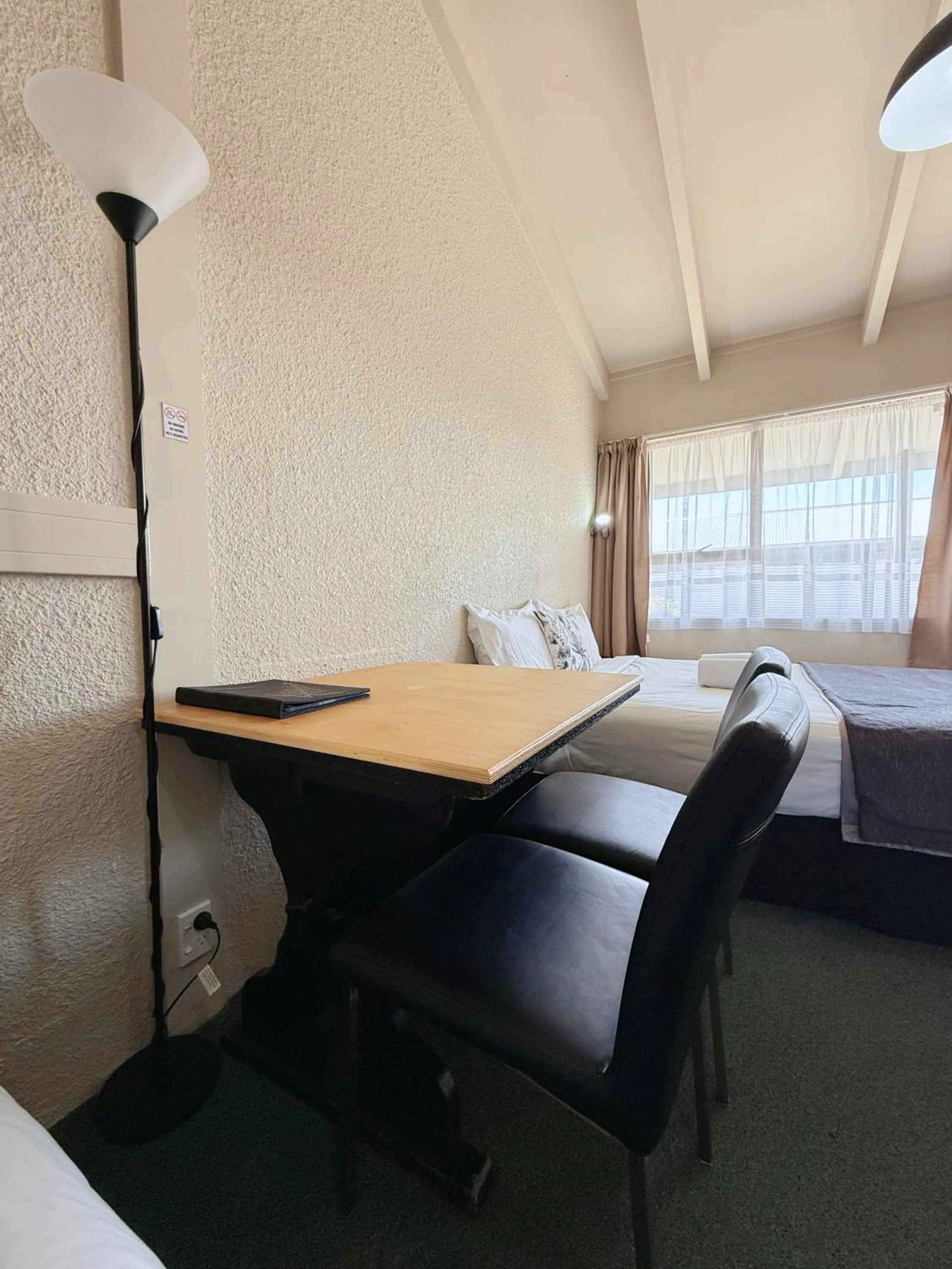 Bedroom, Bed in Cortez Motel