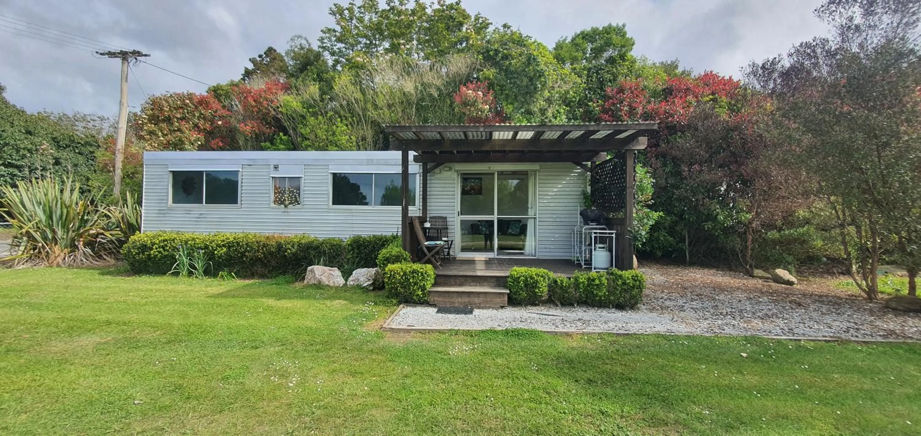 Property building in Golden Bay Holiday Park