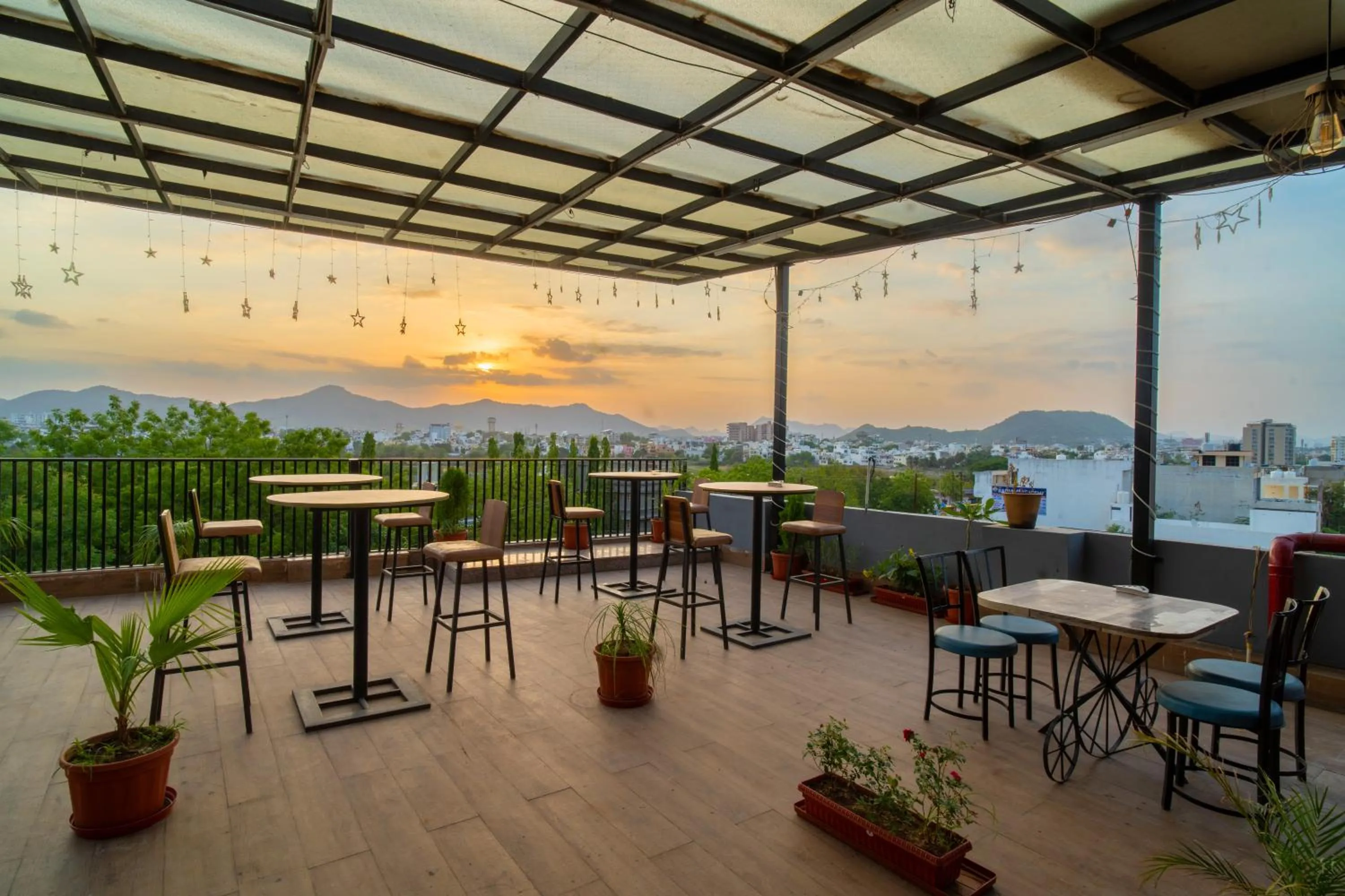 Restaurant/places to eat in Majestic Hotel and Restro