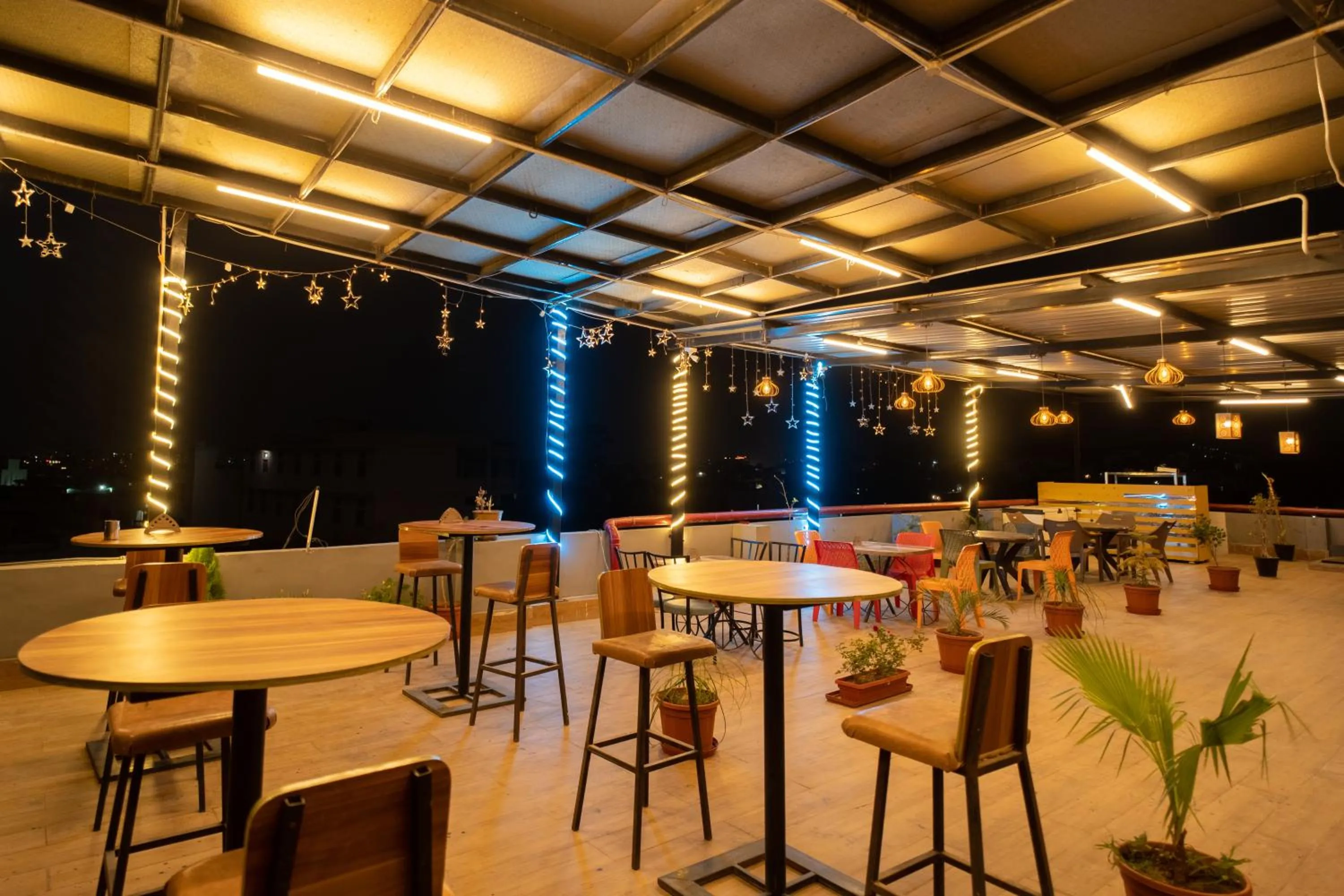 Restaurant/places to eat in Majestic Hotel and Restro