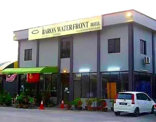 Property building in Baron Water Front Property building in Baron Water Front