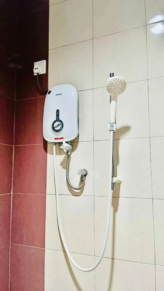 Shower in Baron Water Front