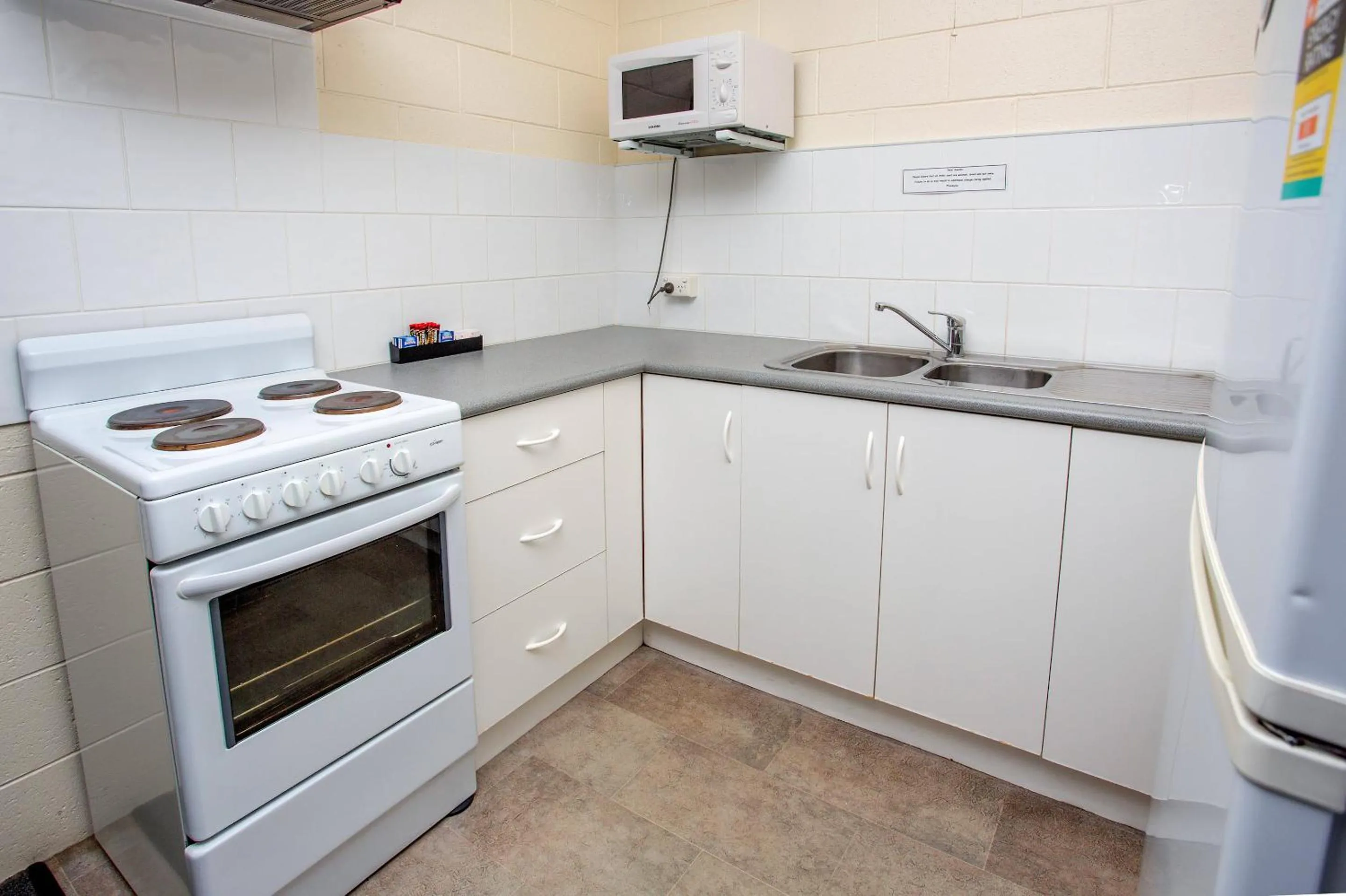 Kitchen or kitchenette in BIG4 Tassie Getaway Park Ulverstone