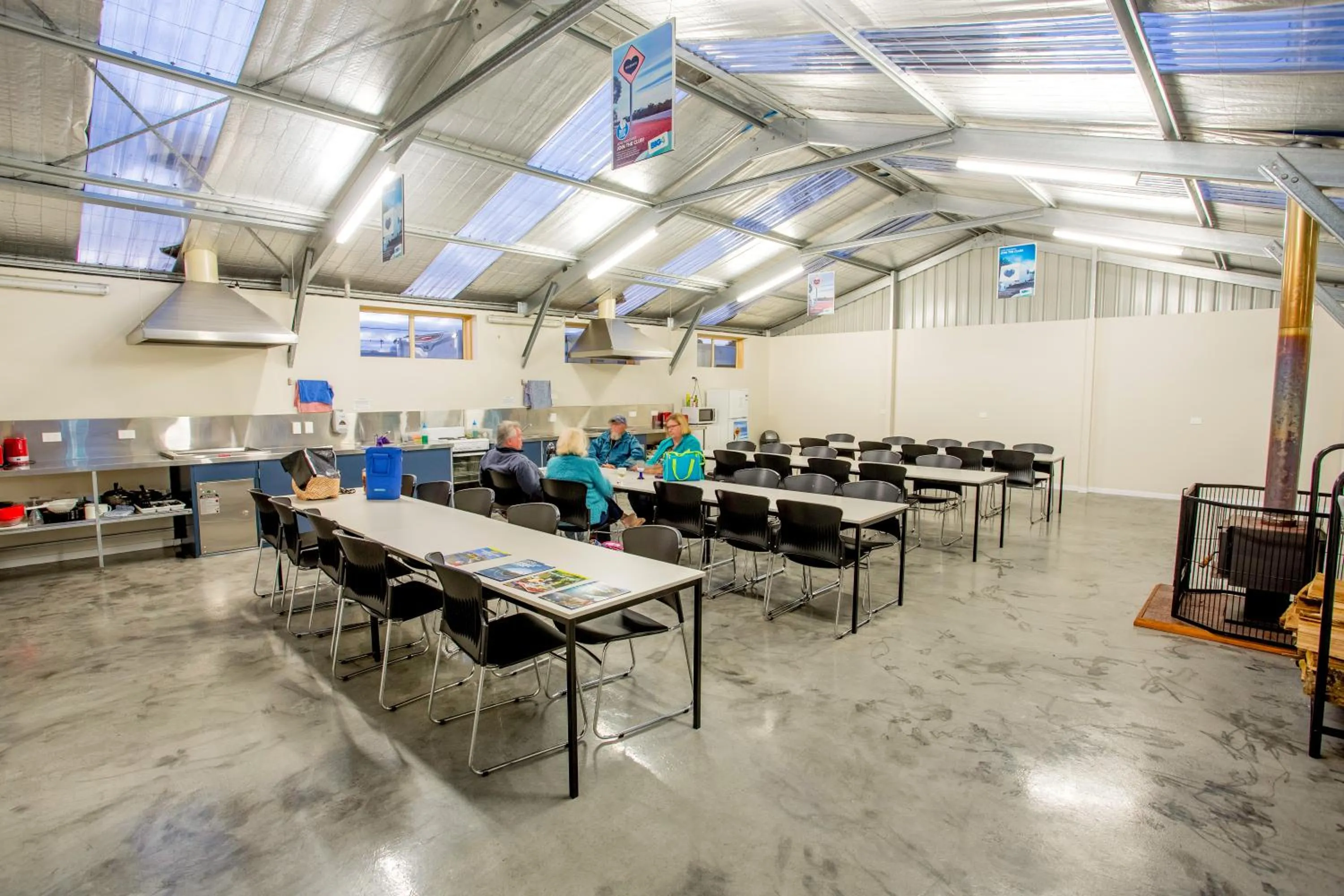 Communal kitchen in BIG4 Tassie Getaway Park Ulverstone