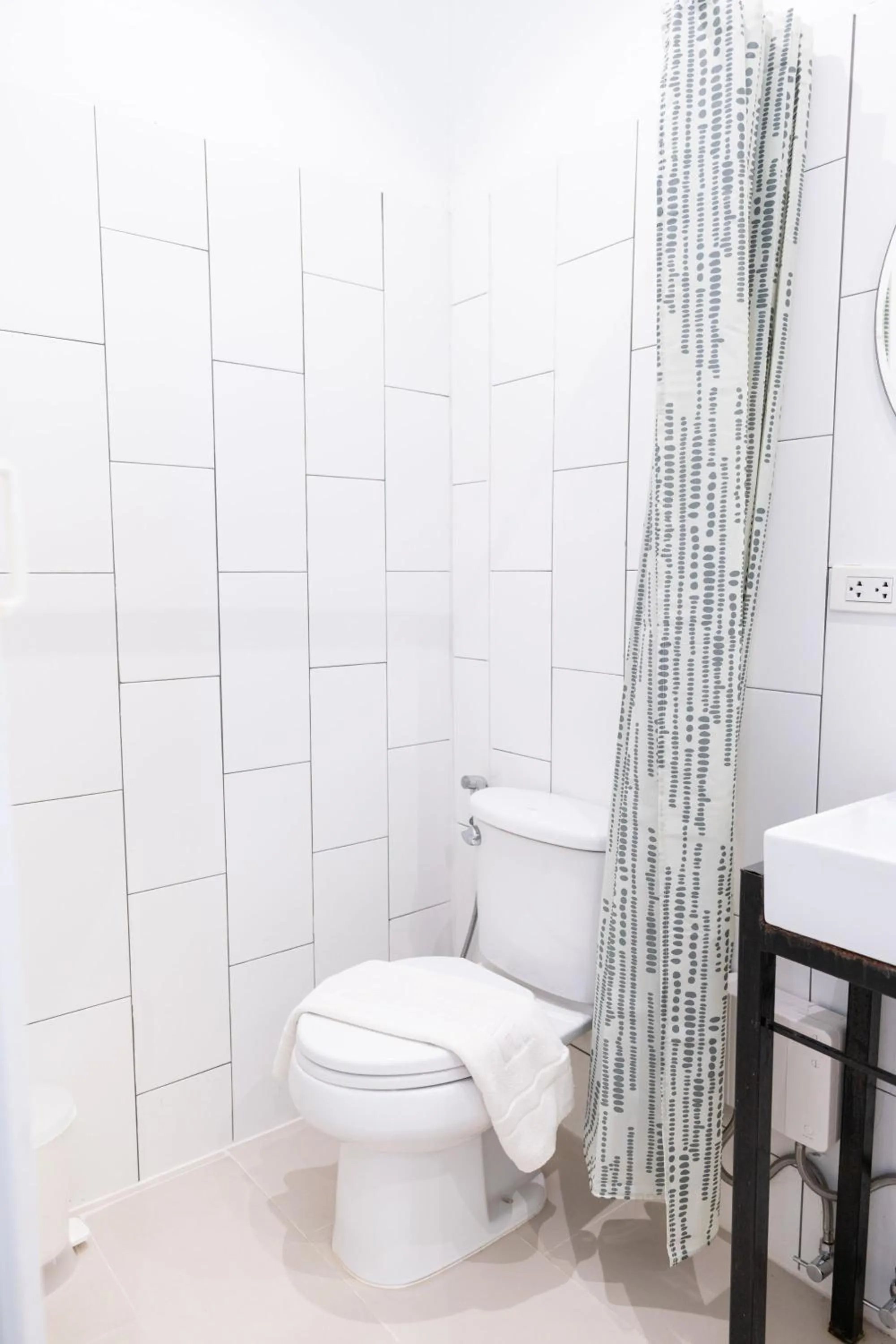 Bathroom in Oon Poshtel x Cafe