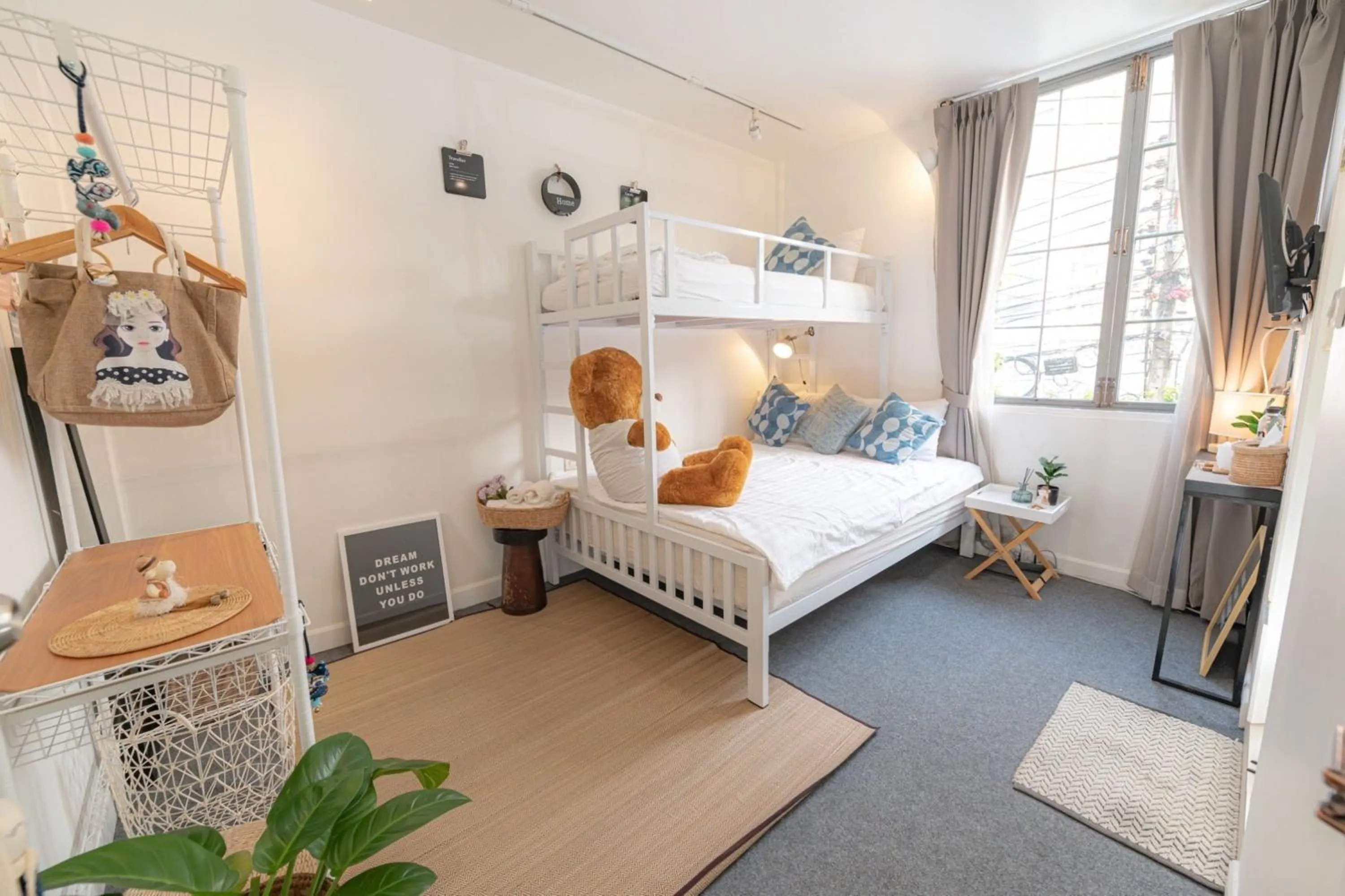 Photo of the whole room, Bed in Oon Poshtel x Cafe