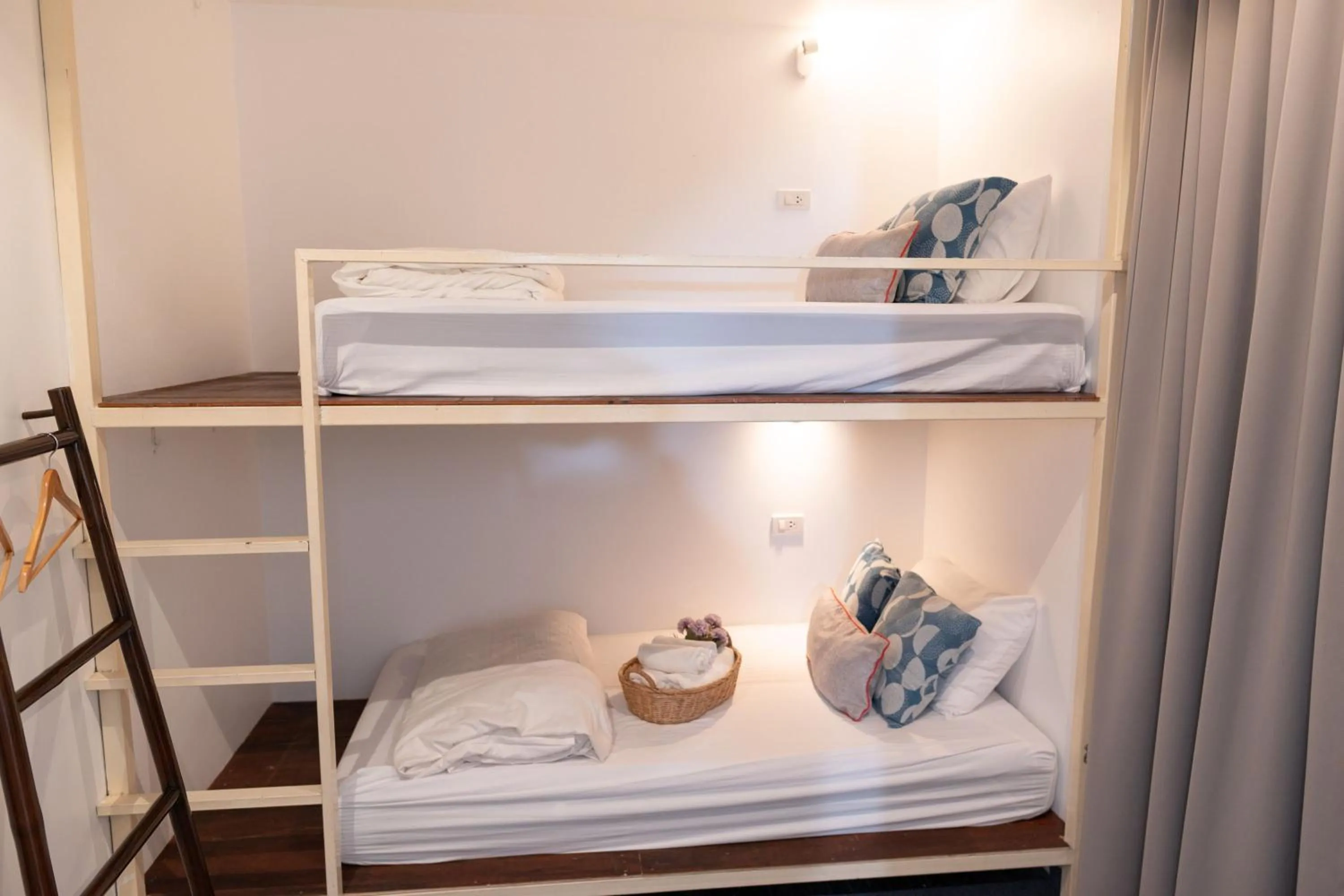 bunk bed, Bed in Oon Poshtel x Cafe