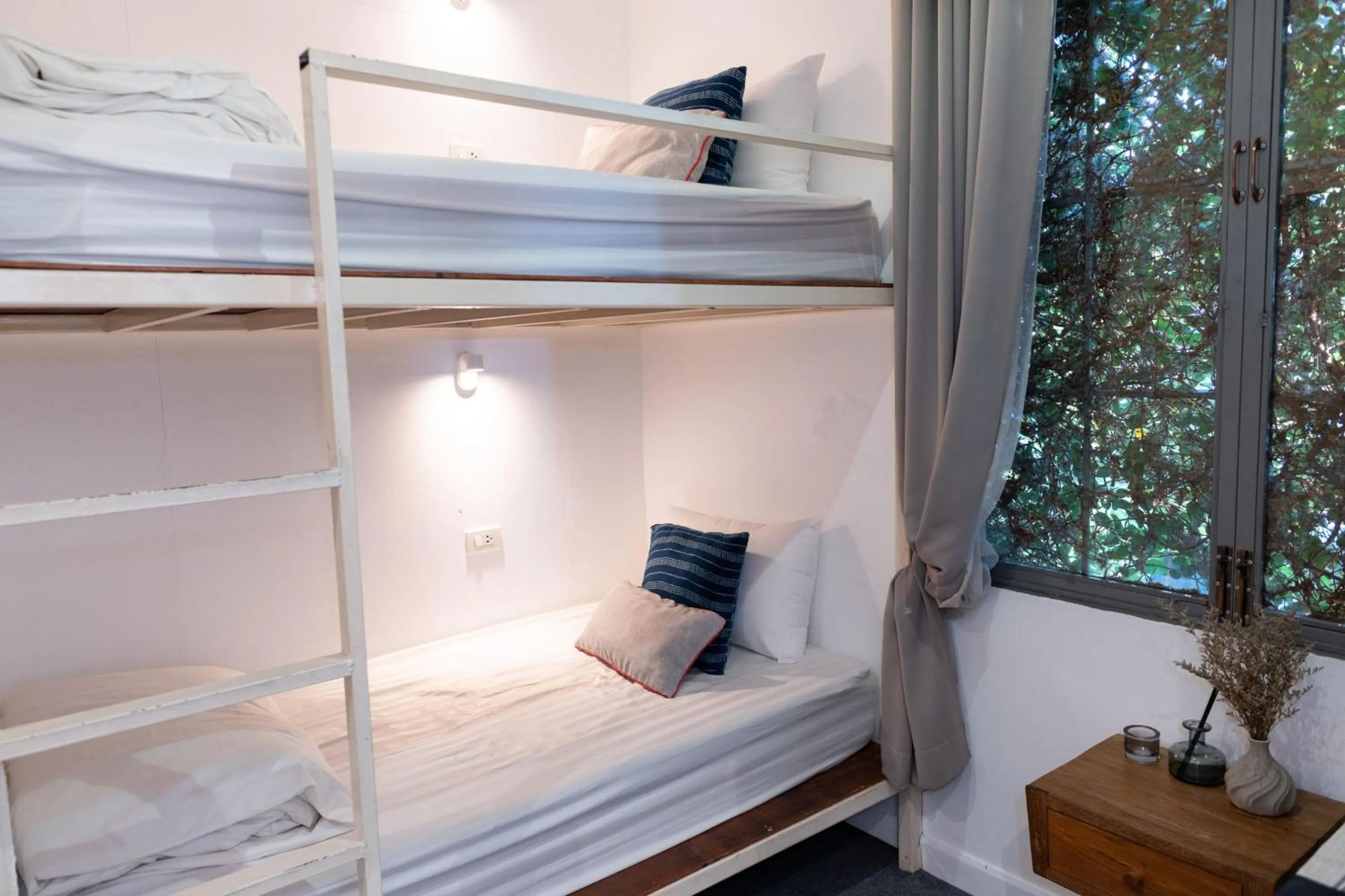 bunk bed, Bed in Oon Poshtel x Cafe