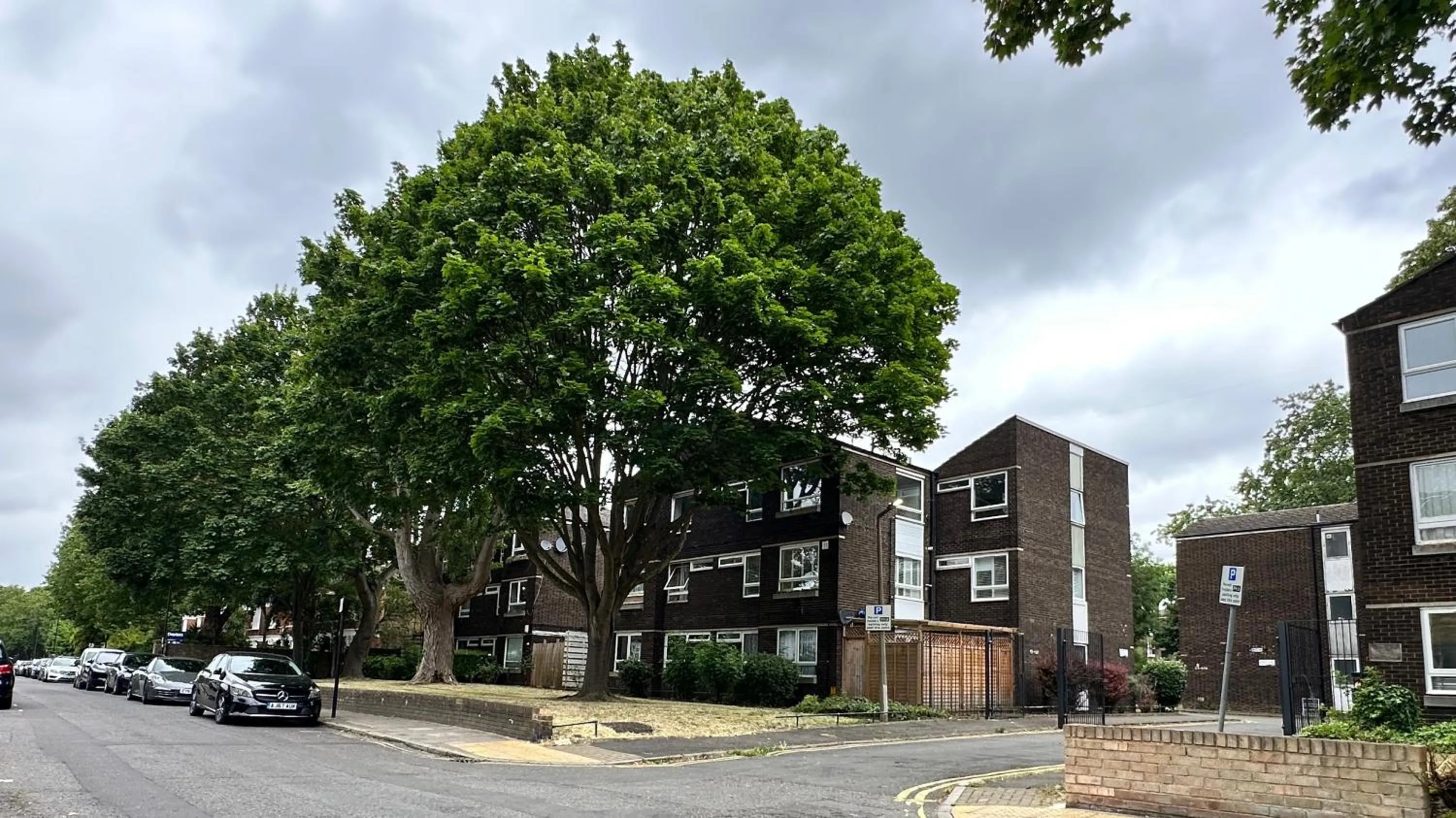 Clapham 3-Bed Flat Sleeps 6 with Free Parking